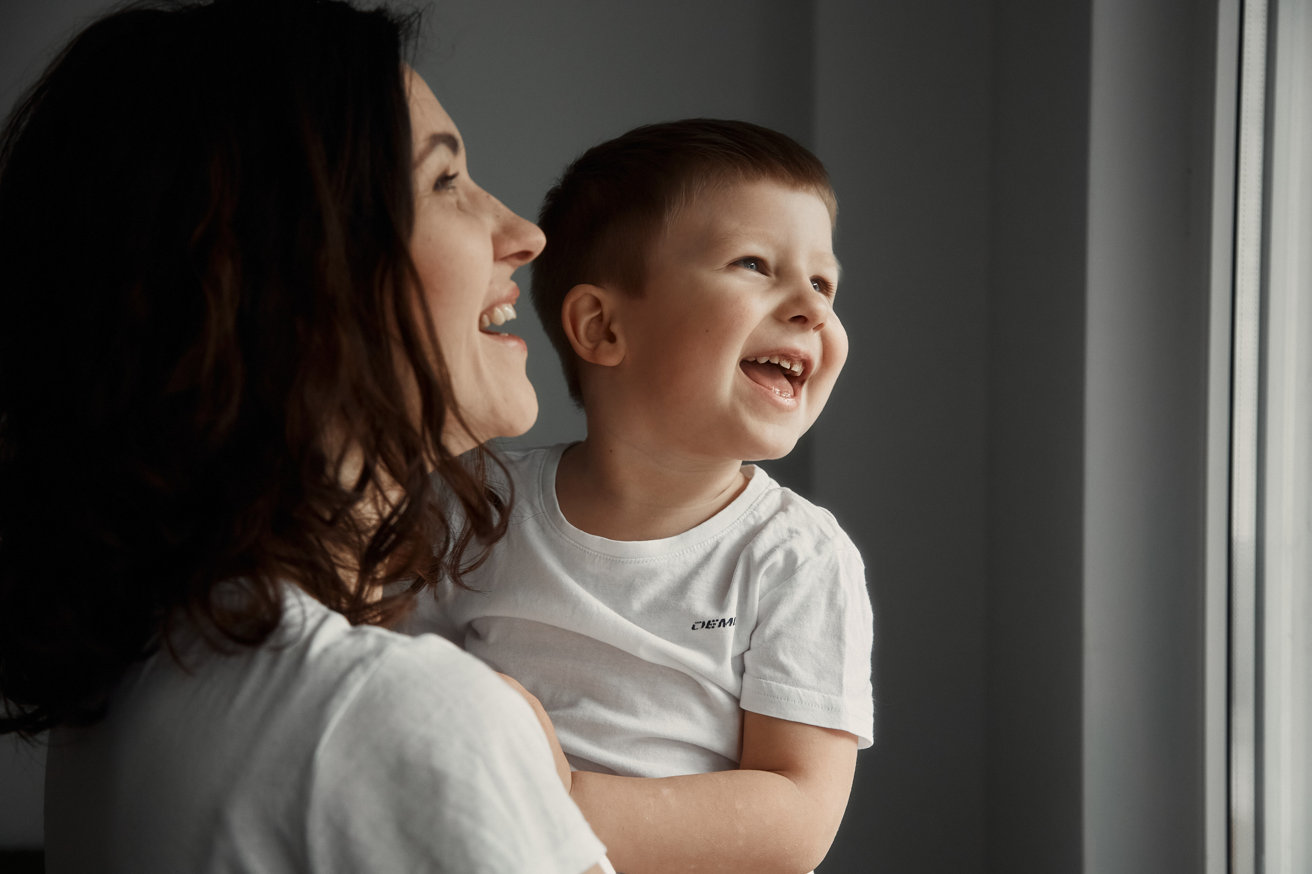 мама с ребенком фотосессия дома