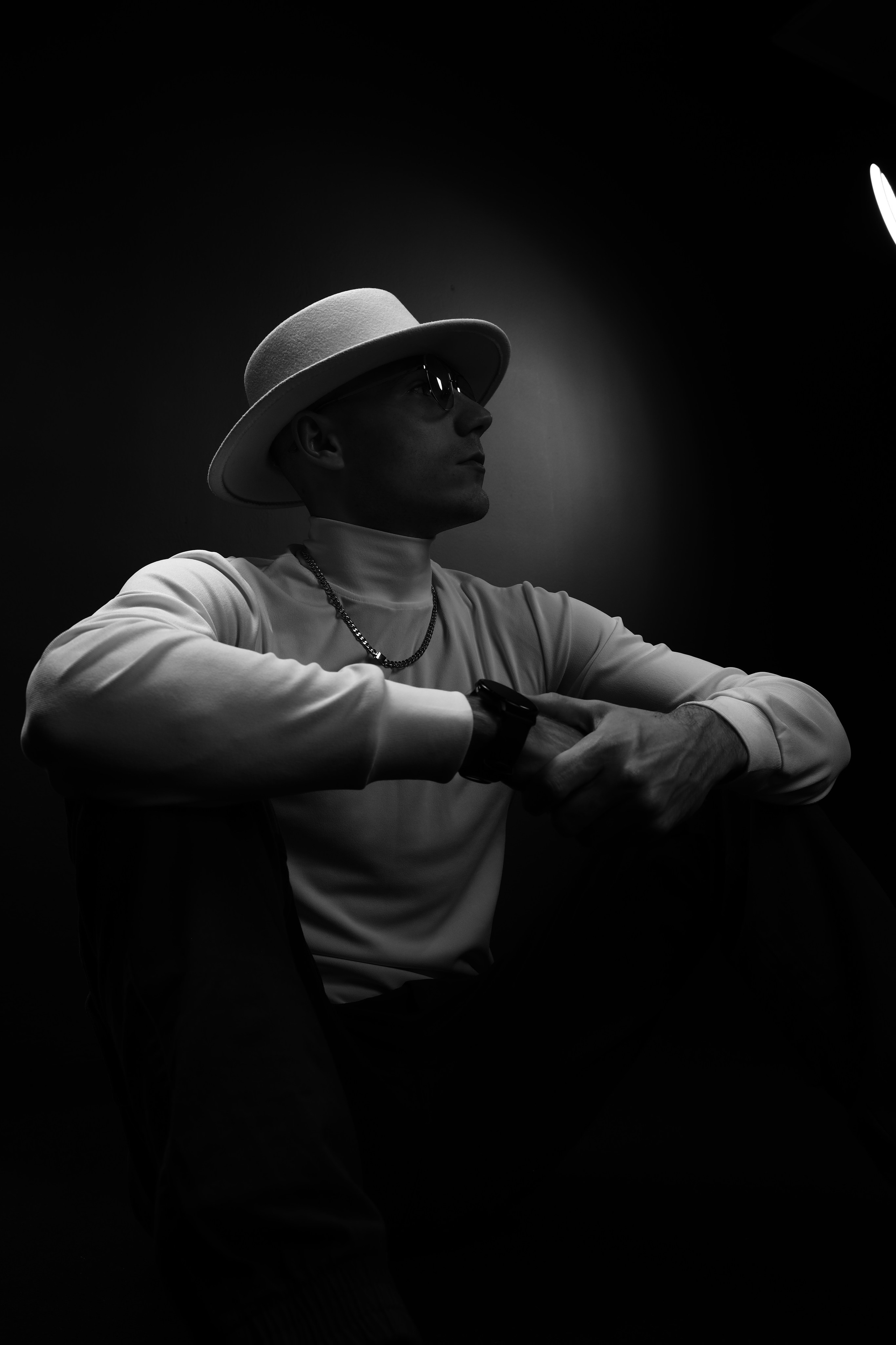 The White hat Alex. Профессиональный фотограф в Воронеже Владислав Крылов