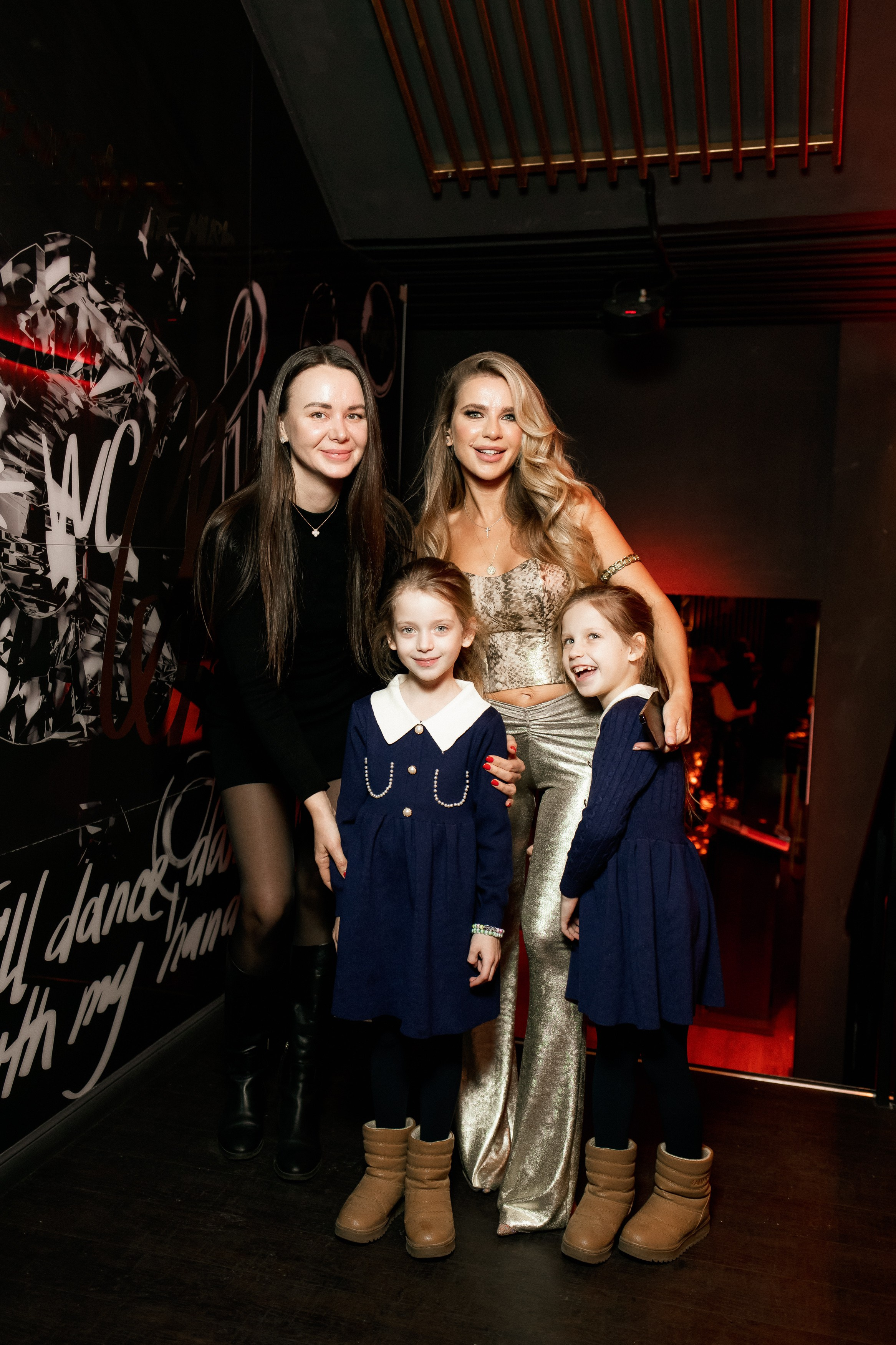 YANA URBAN: сольный концерт в «Анжелика Wineroom». СВОИ. ФОТООТЧЕТЫ-СОБЫТИЯ-МЕСТА