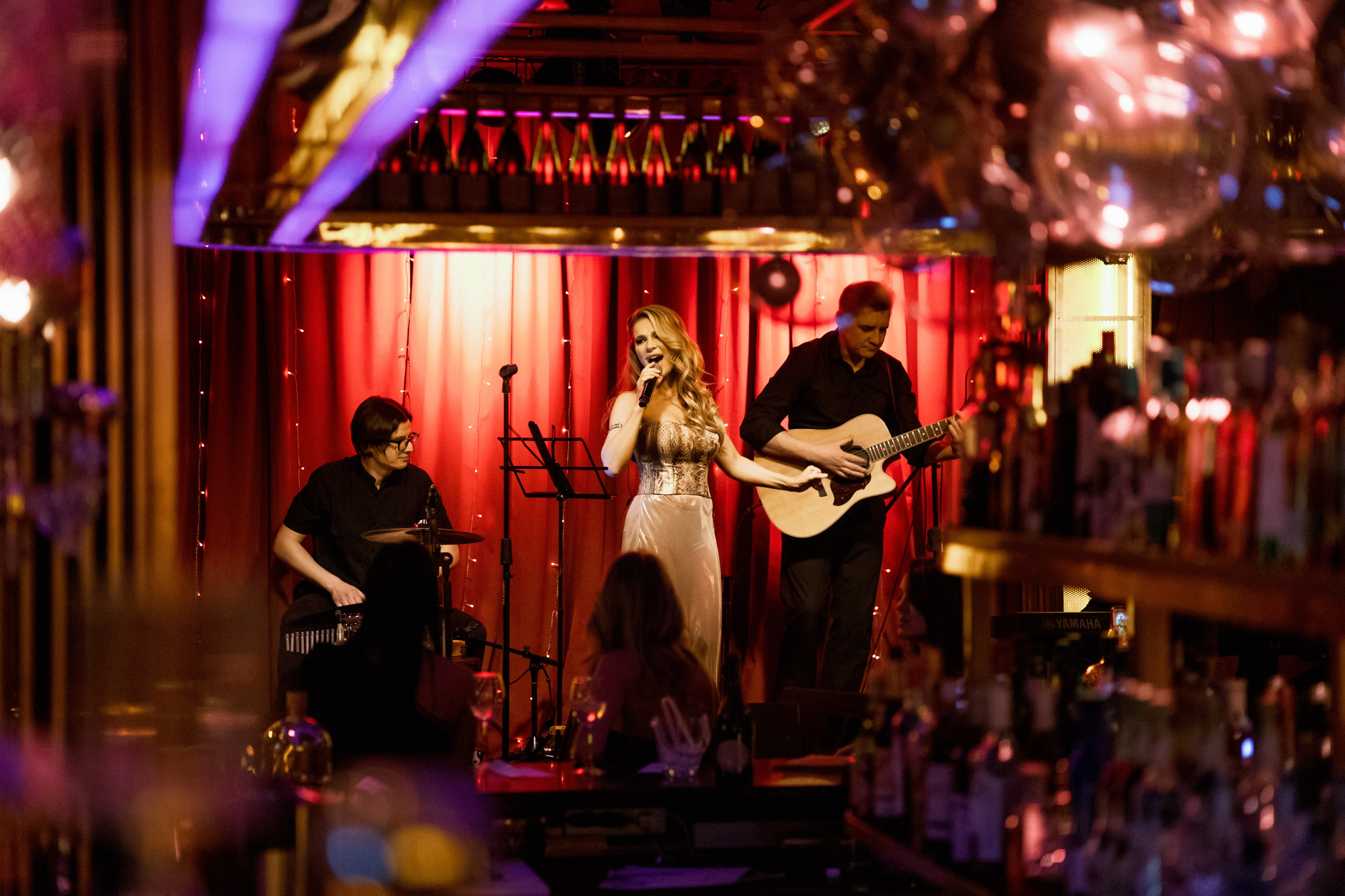 YANA URBAN: сольный концерт в «Анжелика Wineroom». СВОИ. ФОТООТЧЕТЫ-СОБЫТИЯ-МЕСТА