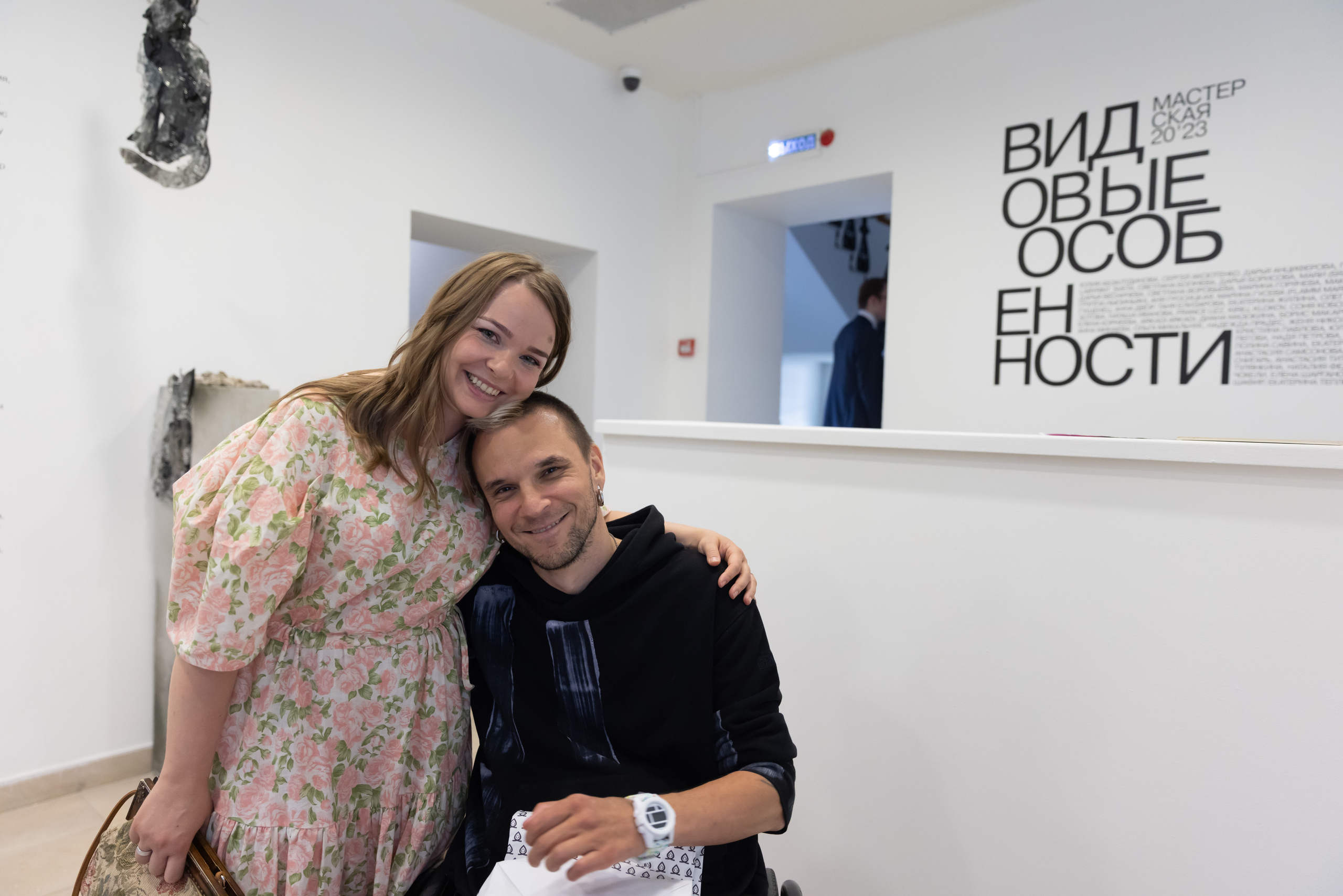 Olga Mikhalchuk and her work at Species-specific traits exhibition. Ольга Михальчук, художница и фотограф
