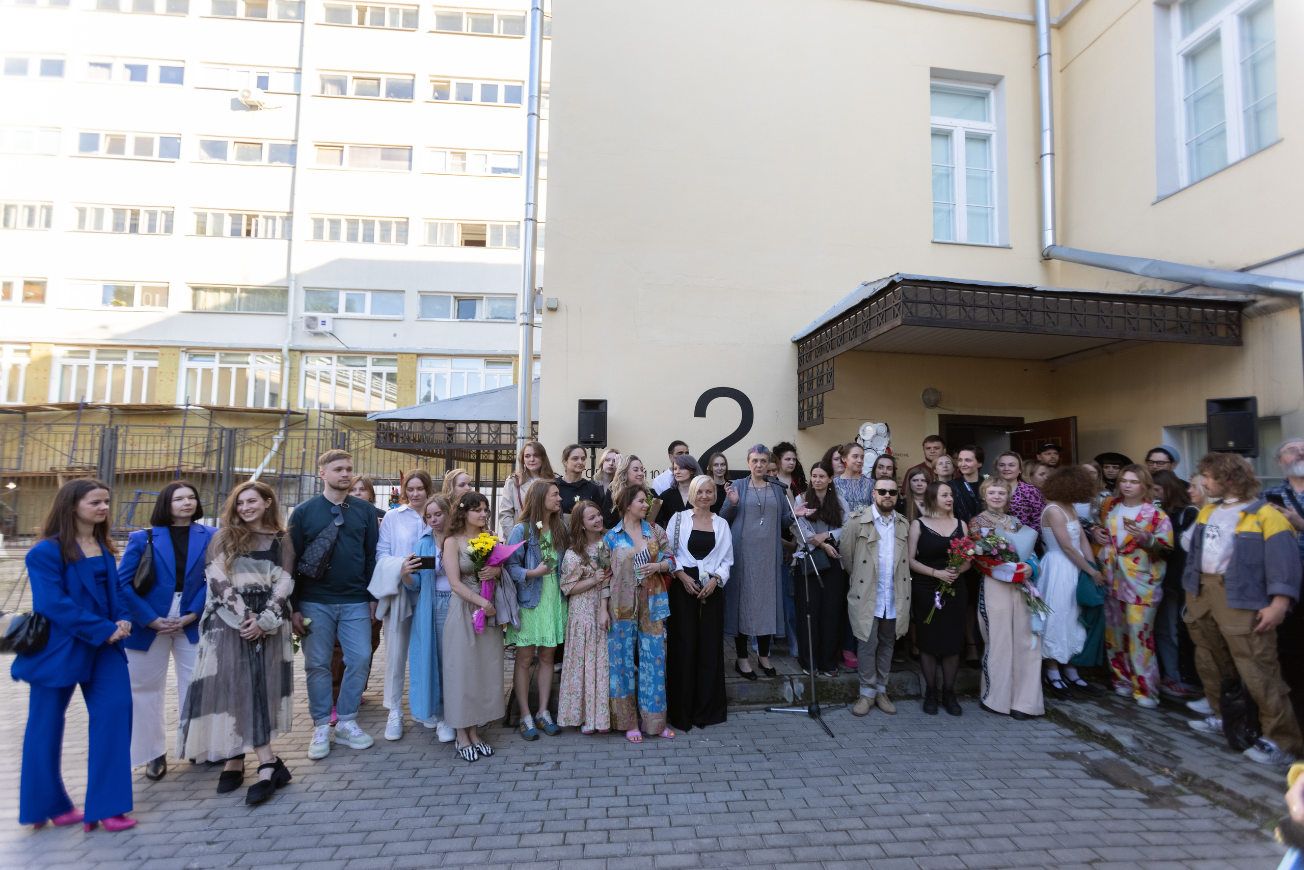 Olga Mikhalchuk and her work at Species-specific traits exhibition. Ольга Михальчук, художница и фотограф
