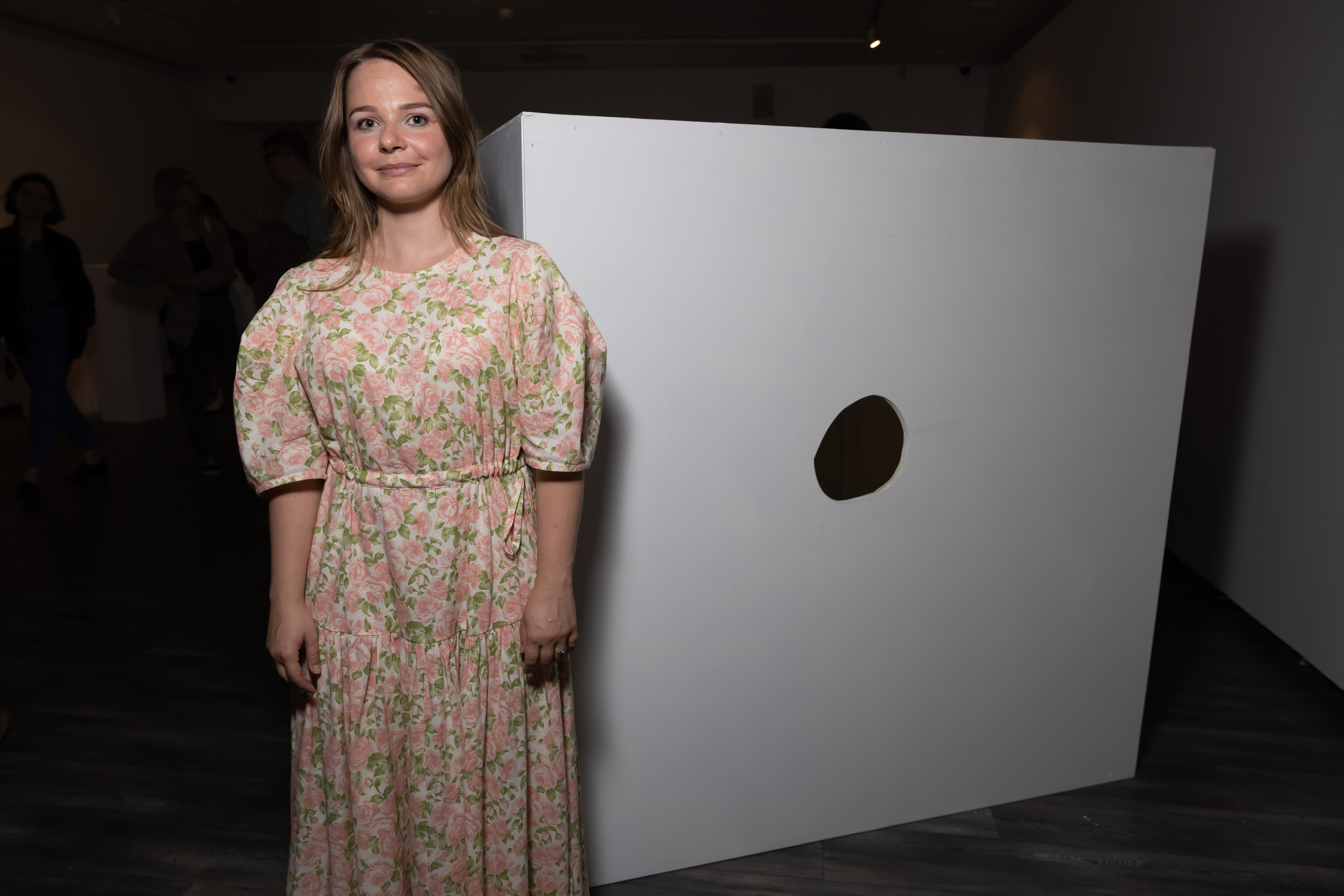 Olga Mikhalchuk and her work at Species-specific traits exhibition. Ольга Михальчук, художница и фотограф