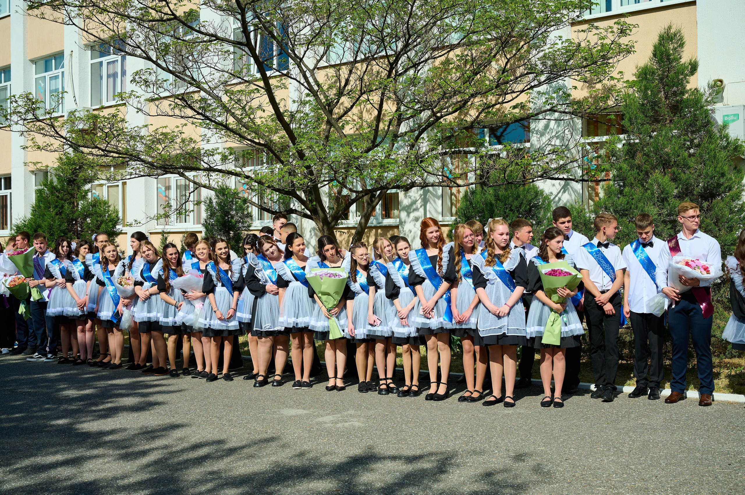 Последний звонок 2025. Жизнь курорта Кабардинка в фотографиях