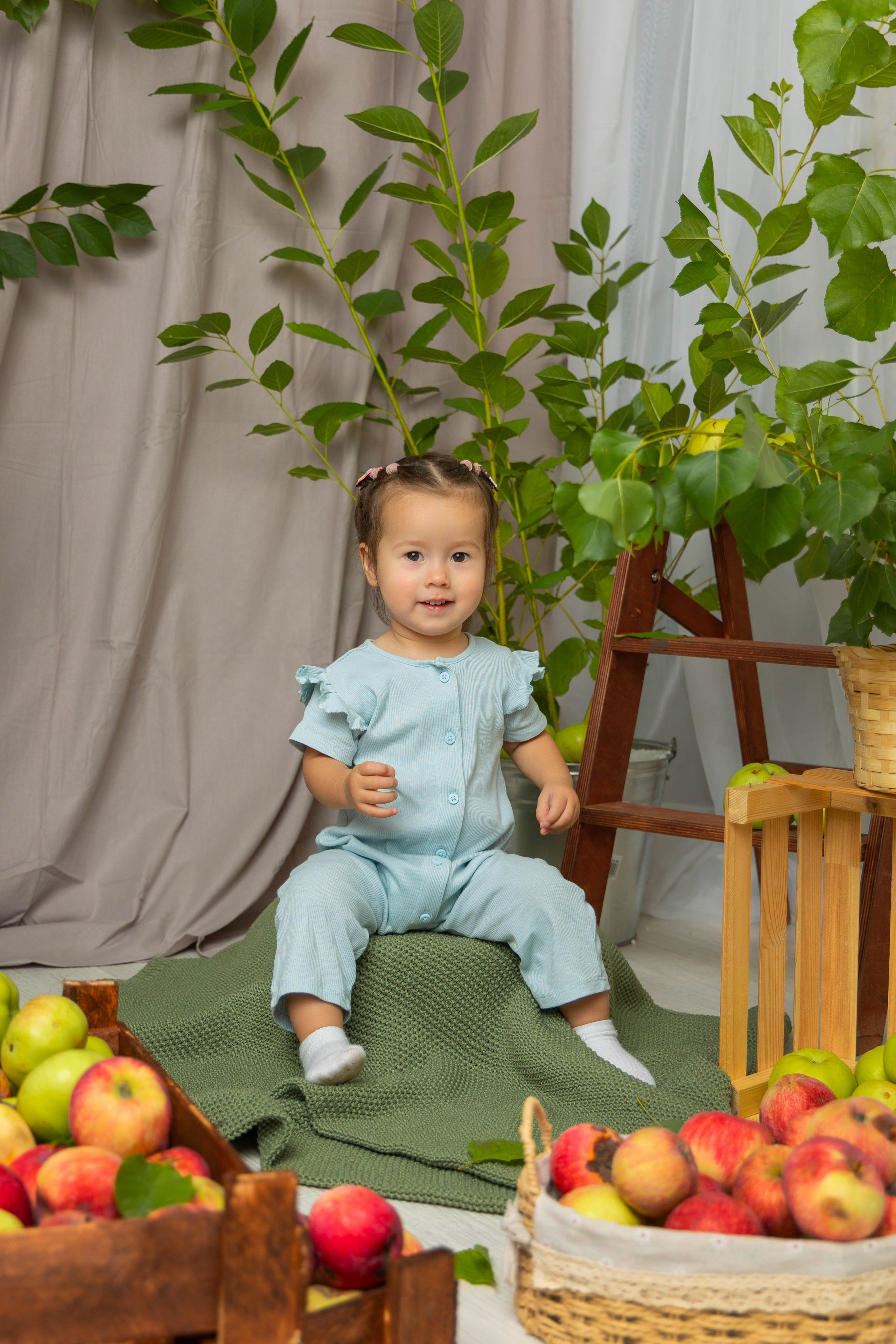 Фото зона с яблоками. Выпускные альбомы в Липецк