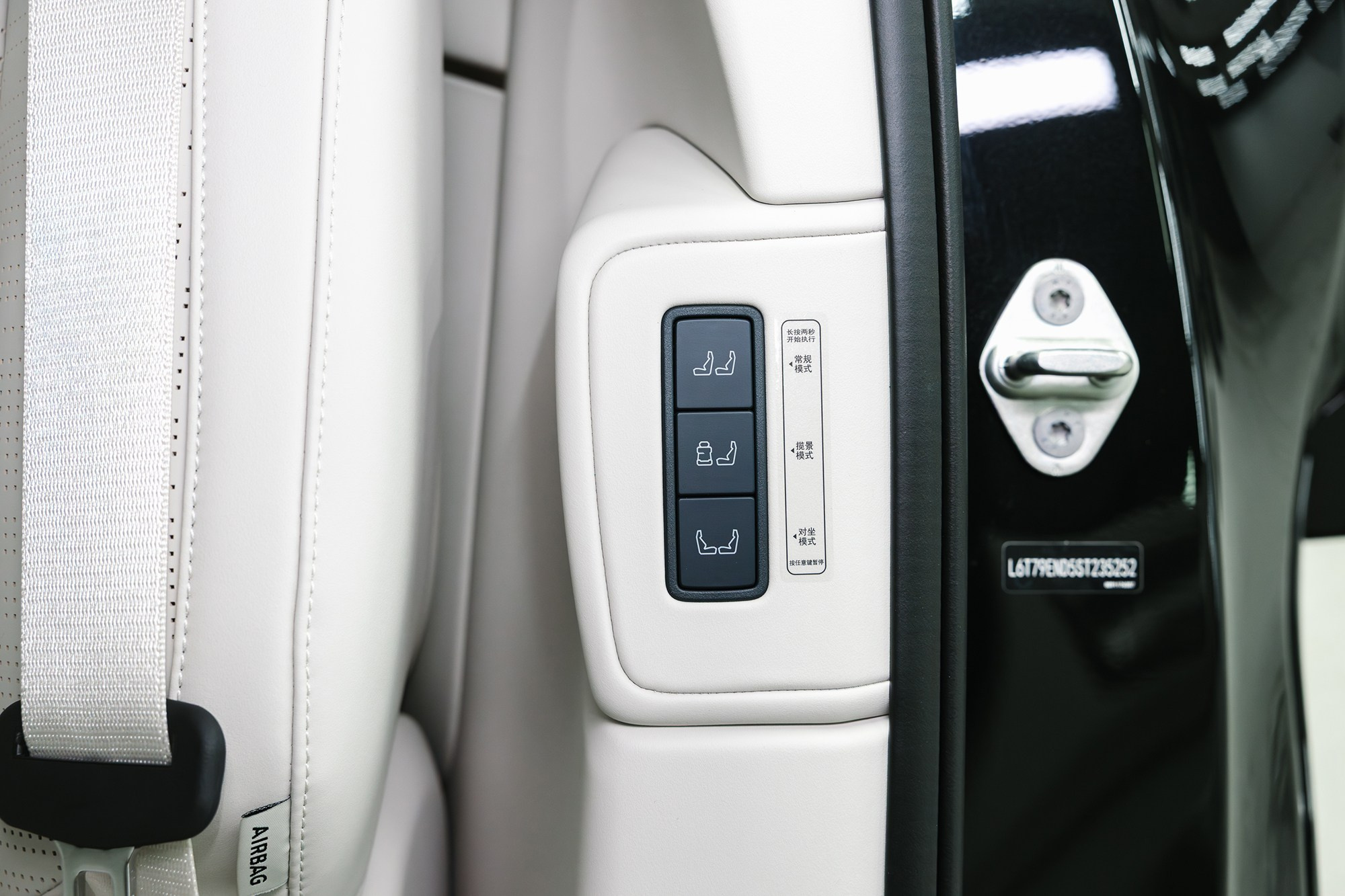 Lynk & Co 900 Ultra 2,0hyb 4WD AT (734 л. с.), 2025 г, 2,0 л бензин. Автосалон «Х-Авто»