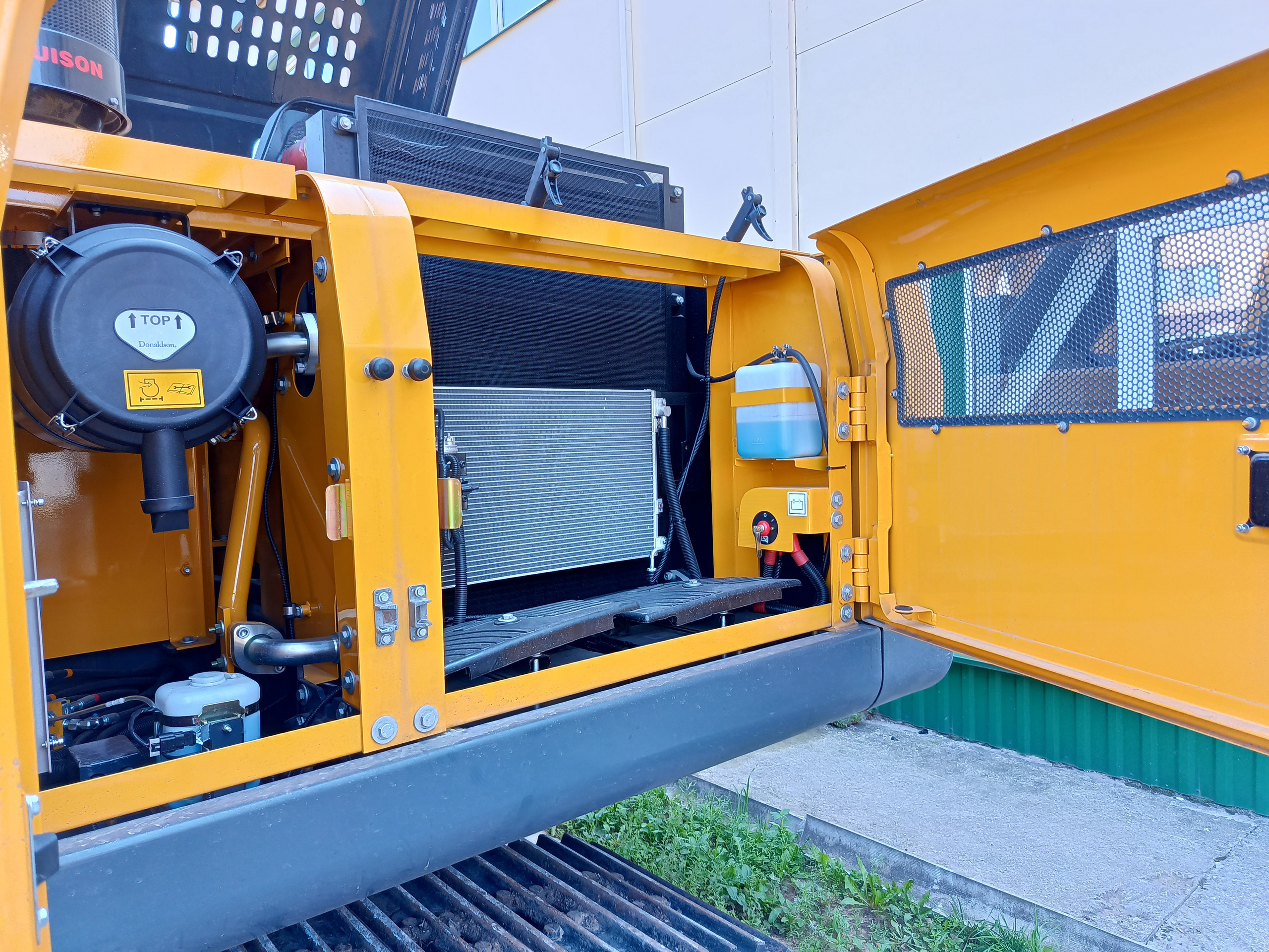 Фото гус. экс. Beezone В210EW. Продажа и обслуживание грузовой техники и спецтехники в г. Новосибирск компания СТИ