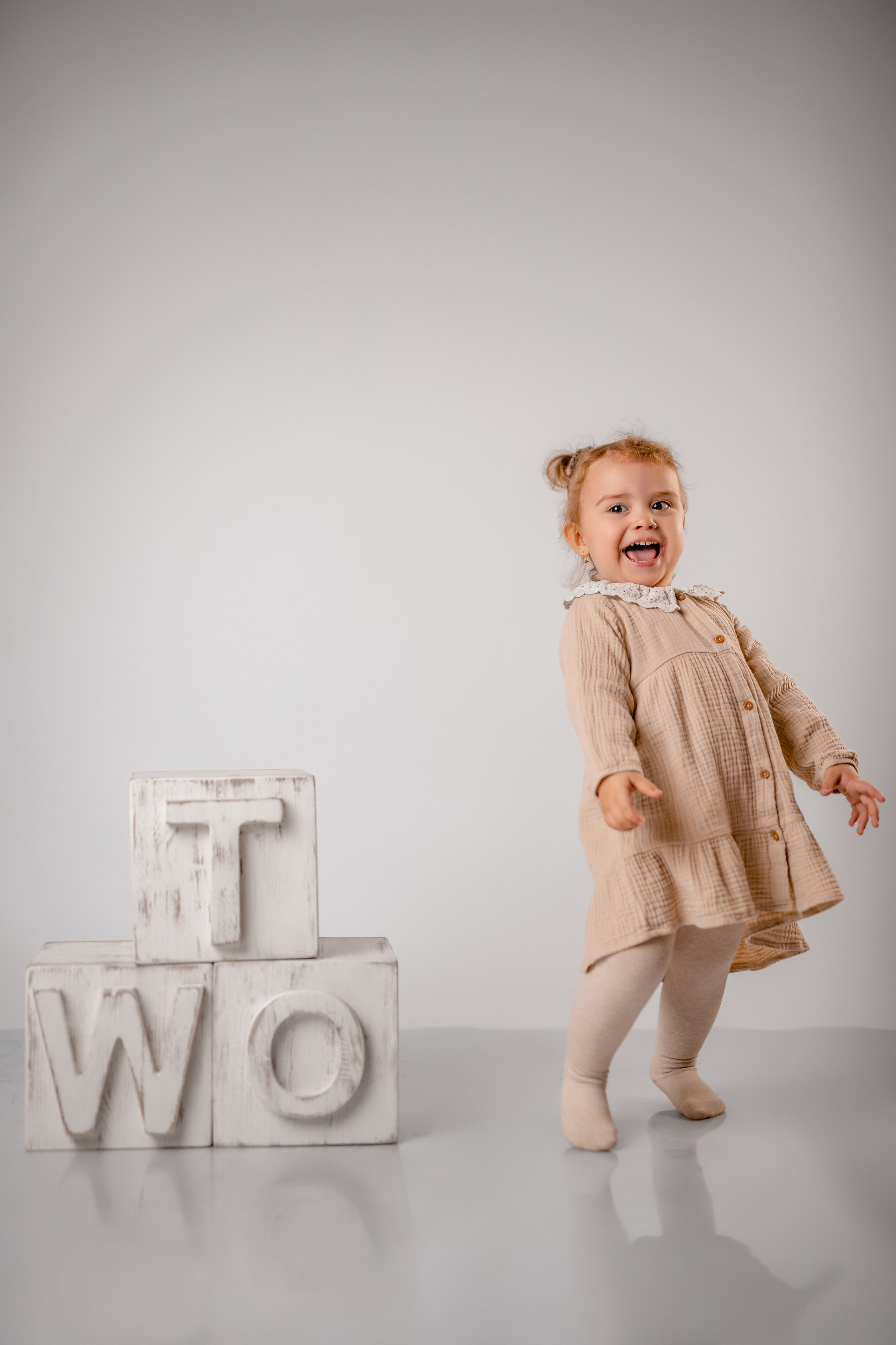 Стилизованная фотосессия в студии на день рождения ребёнка