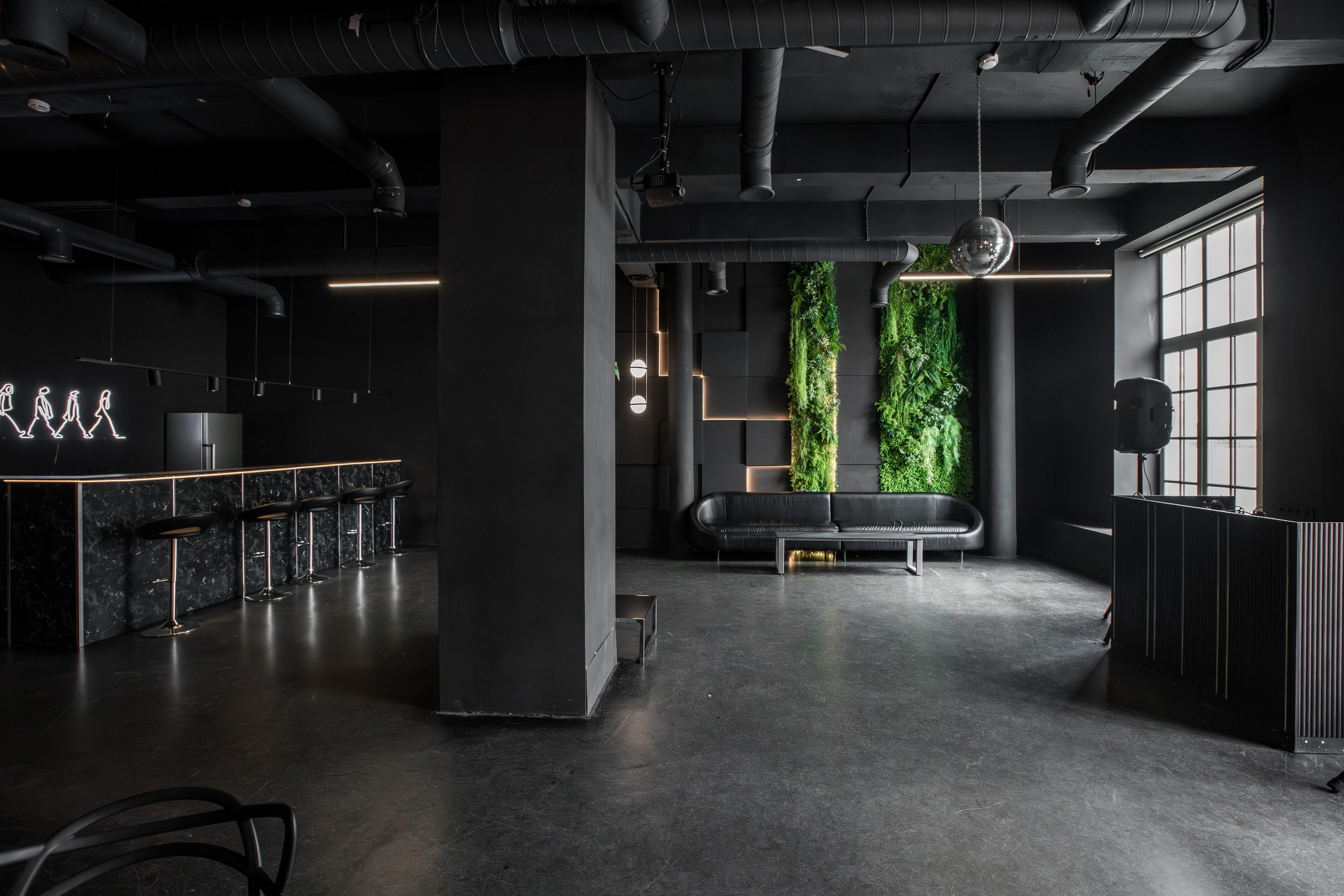 Mr. Black (лето). Аренда лофта в СПб для мероприятий