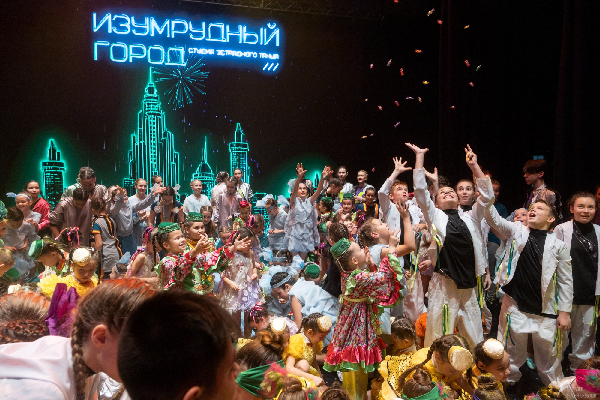 Юбилейный концерт студии эстрадного танца «Изумрудный город». Репортажный фотограф в Казани Павел Серпокрылов