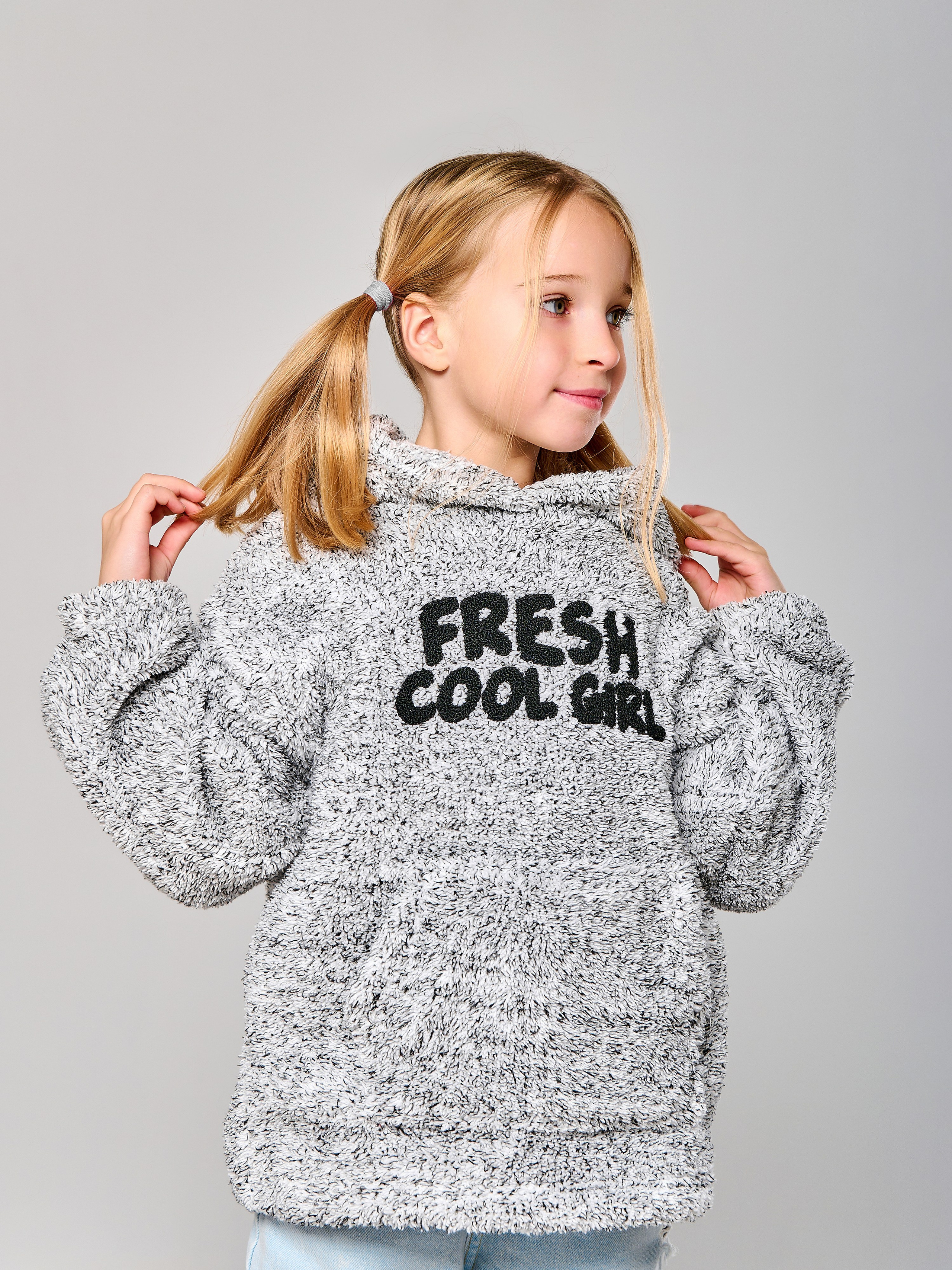 Съемка детских толстовок для маркетплейса. Контент фотограф для бизнеса и маркет-плейсов