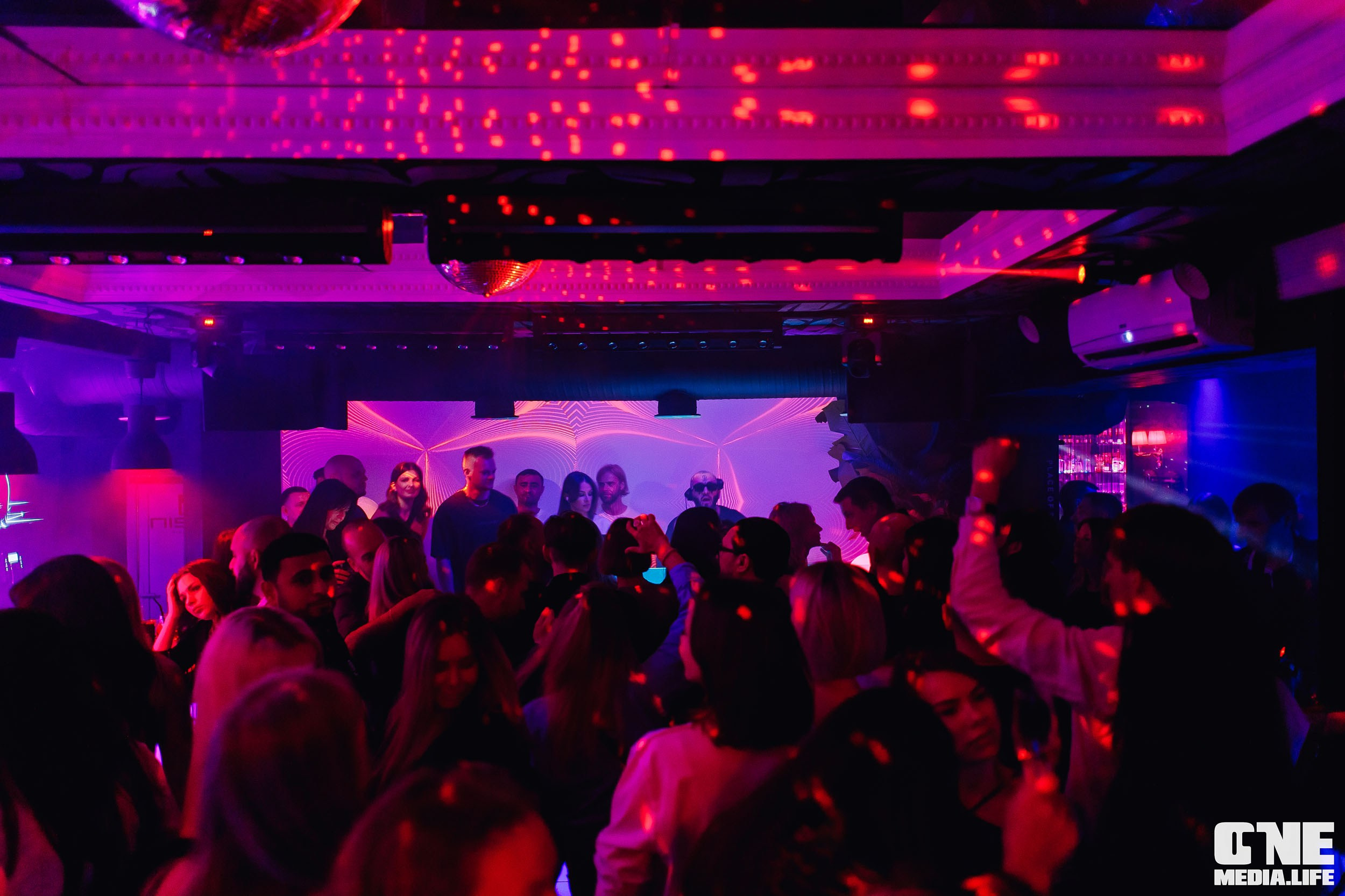 Репортаж с субботней тусовки в Nisha. One Media Life: фоторепортажи, фотоотчеты с мероприятий и заведений