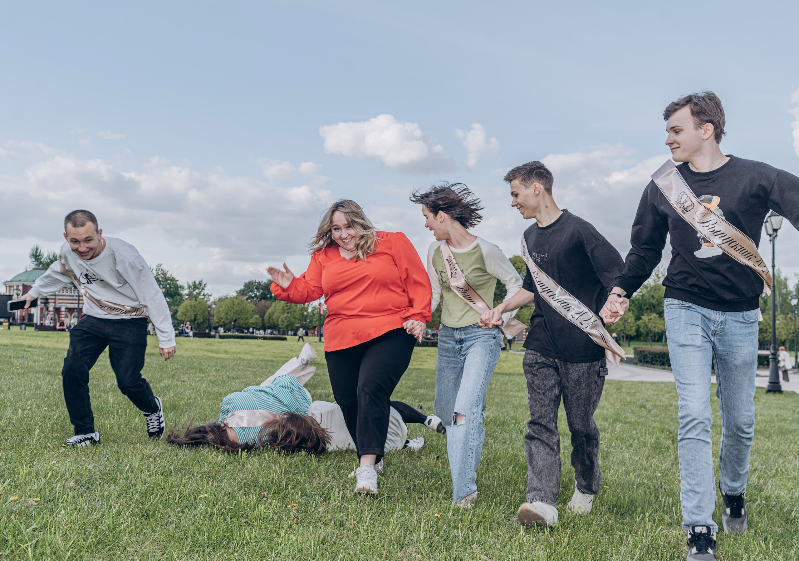 Выпускной альбом с душой — фотосессия, ретушь и дизайн в Москве. MILATE — выпускные альбомы, фотосессии и видео в Москве