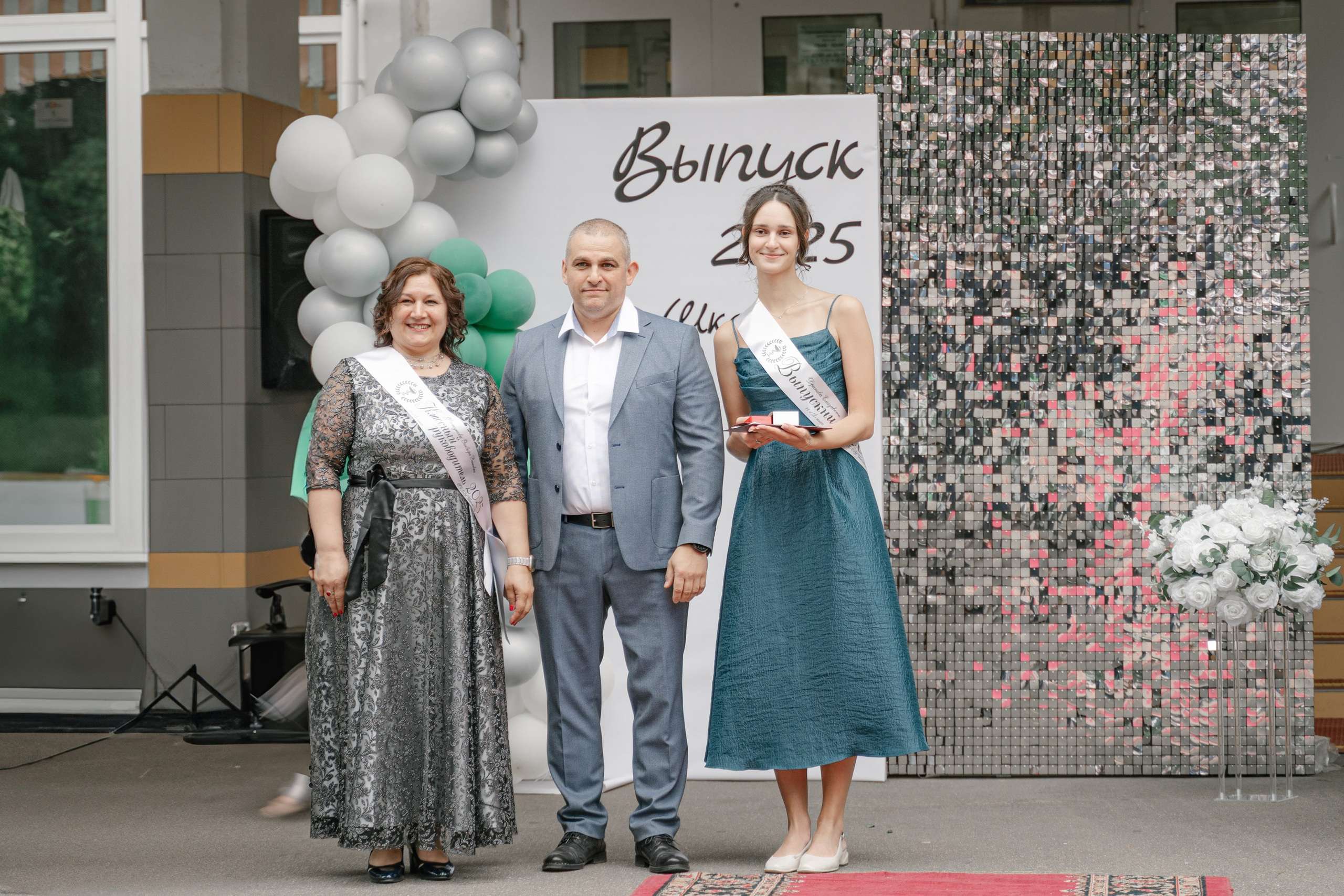 Выпускной альбом 9А класса — фотосессия, видео, репортаж и пожелания в Москве. MILATE — выпускные альбомы, фотосессии и видео в Москве