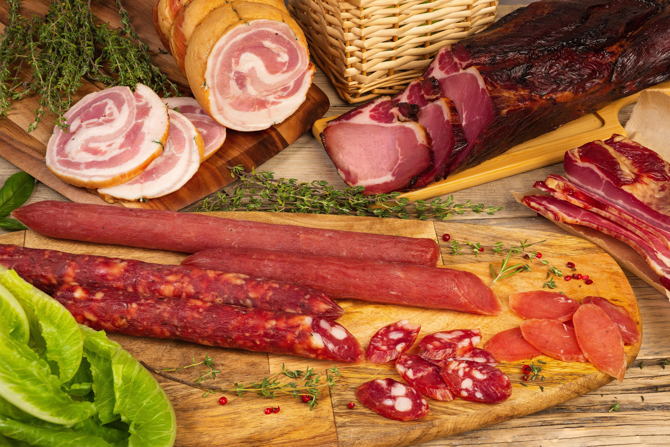 Фуд съемка каталога колбас Романишин в Смоленске. Фотограф | Михаил Буш Смоленск