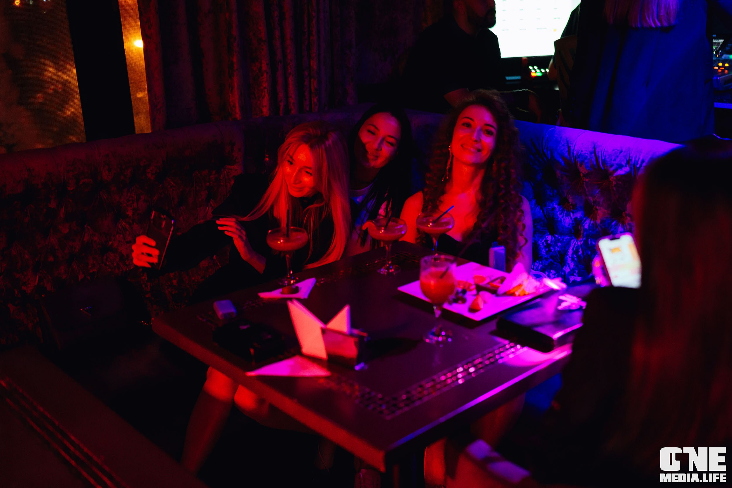 Фоторепортаж из караоке-клуба Эйфория. One Media Life: фоторепортажи, фотоотчеты с мероприятий и заведений