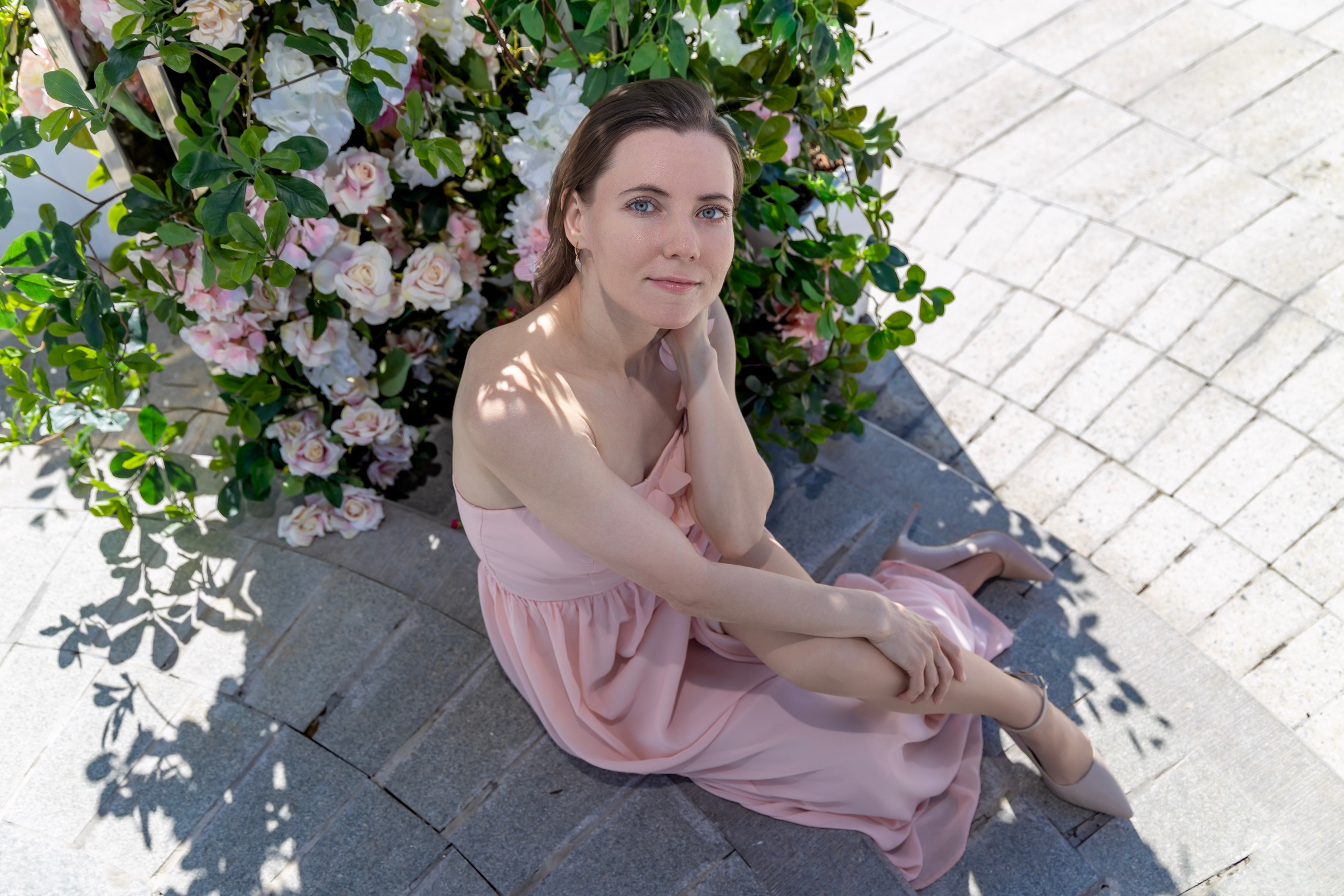 Фотосессия на новой набережной Коломенского: нежность, цветы и вдохновение. Репортажный, семейный и студийный фотограф в Москве Демин Алексей