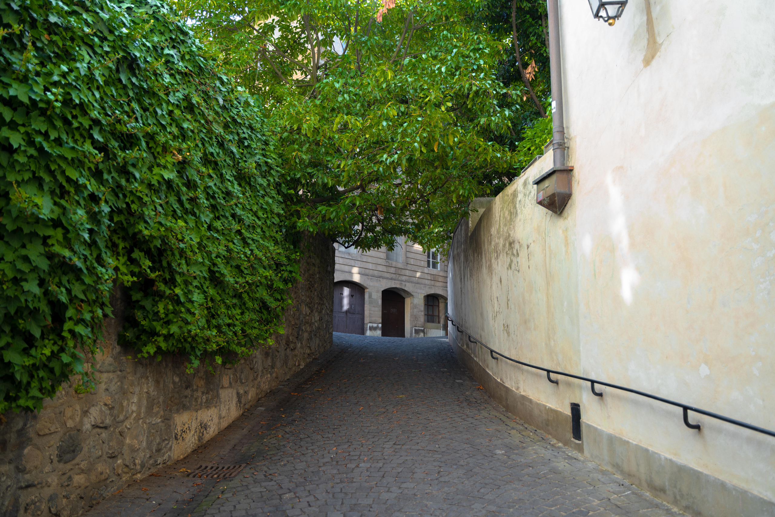 Places for a photo shoot in Geneva: around St. Pierre Cathedral. Professional Wedding Photographer Geneva & Romande Switzerland | Tanya Creator