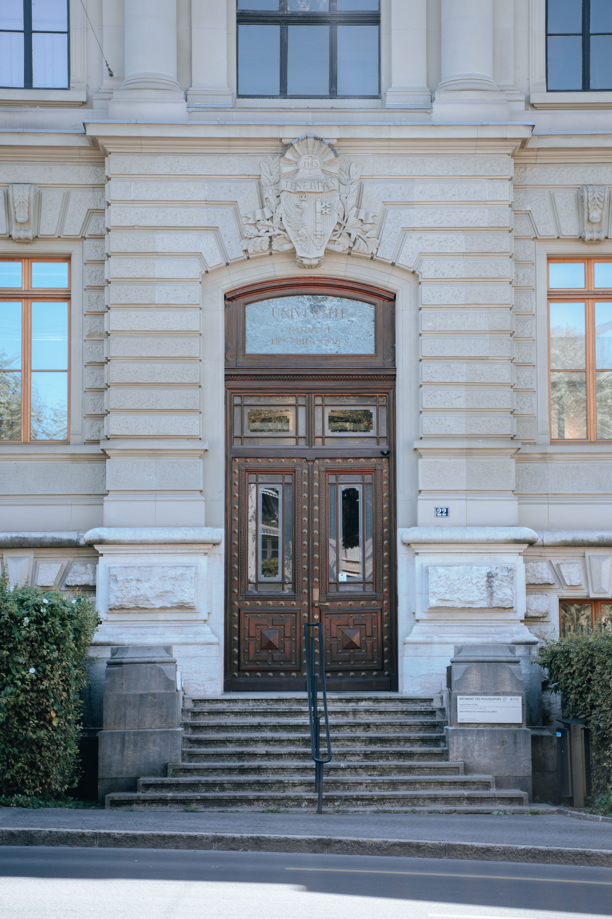 Places for a photo shoot in Geneva: the tower and streets. Professional Wedding Photographer Geneva & Romande Switzerland | Tanya Creator
