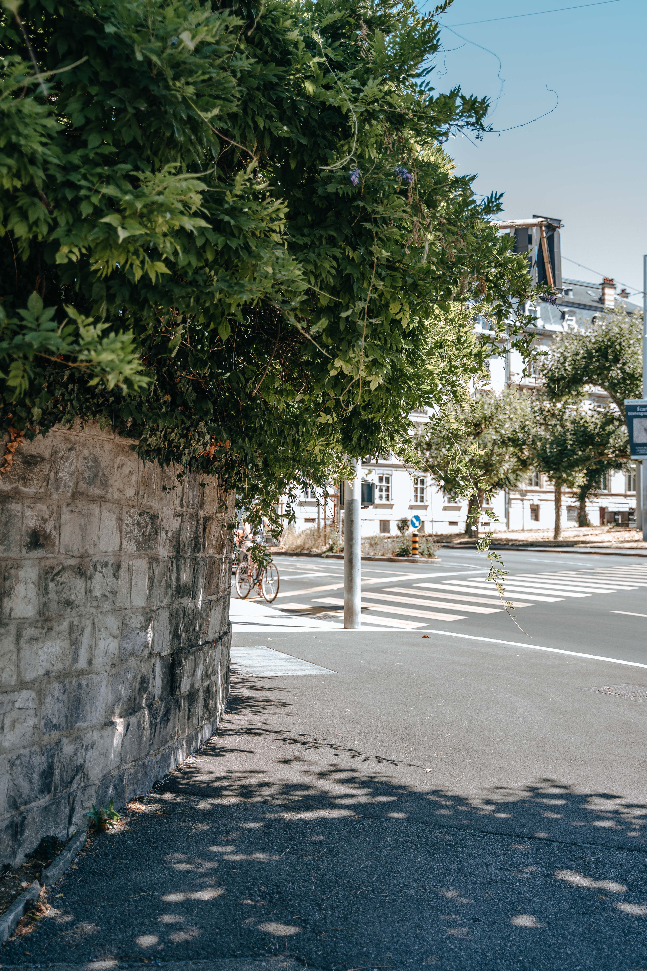 Places for a photo shoot in Geneva: the tower and streets. Professional Wedding Photographer Geneva & Romande Switzerland | Tanya Creator