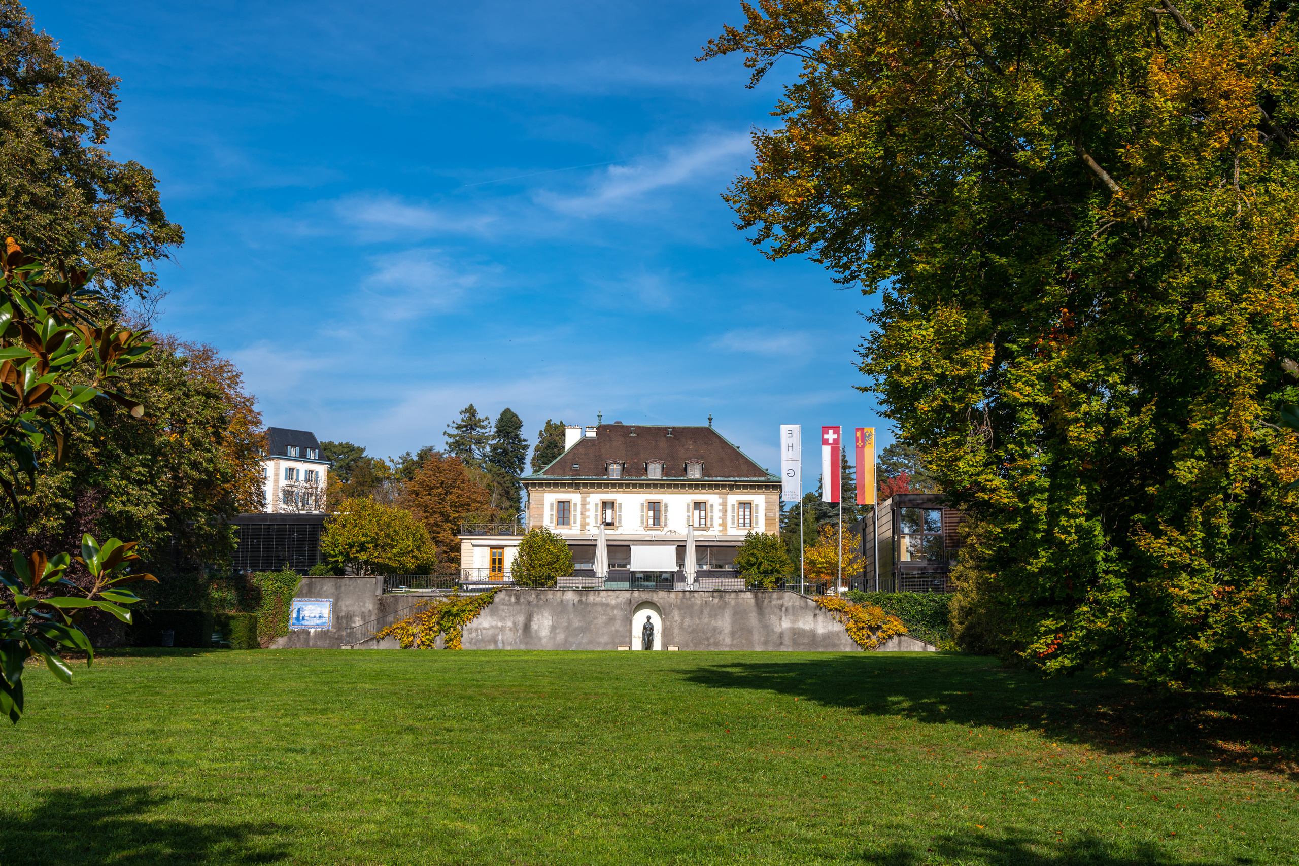 Places for a photo shoot in Geneva: Musée Ariana. Photographe de Mariage Professionnelle — Genève & Suisse Romande | Tanya Creator