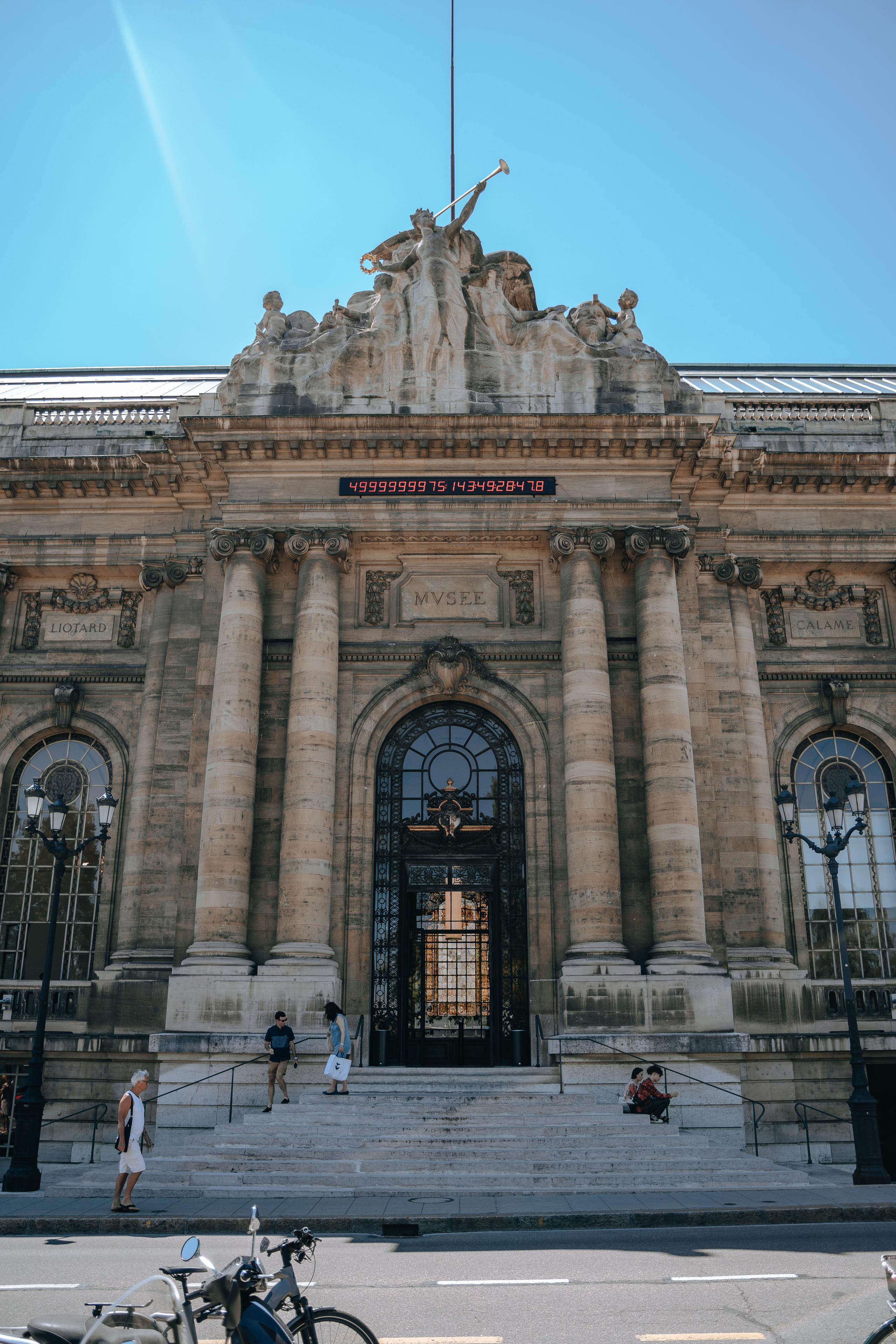 Places for a photo shoot in Geneva: Musée d’art et d’histoire. Photographe de Mariage Professionnelle — Genève & Suisse Romande | Tanya Creator
