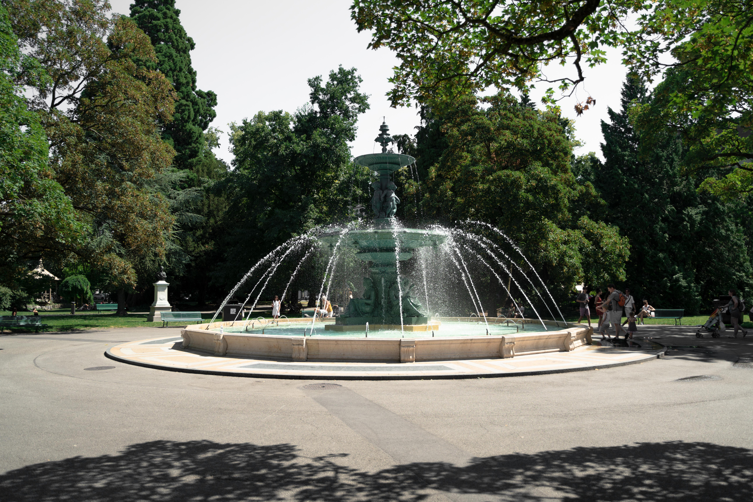 Places for a photo shoot in Geneva: Jet d’Eau. Профессиональный свадебный фотограф в Женеве и Швейцарии | Таня Вовчецкая