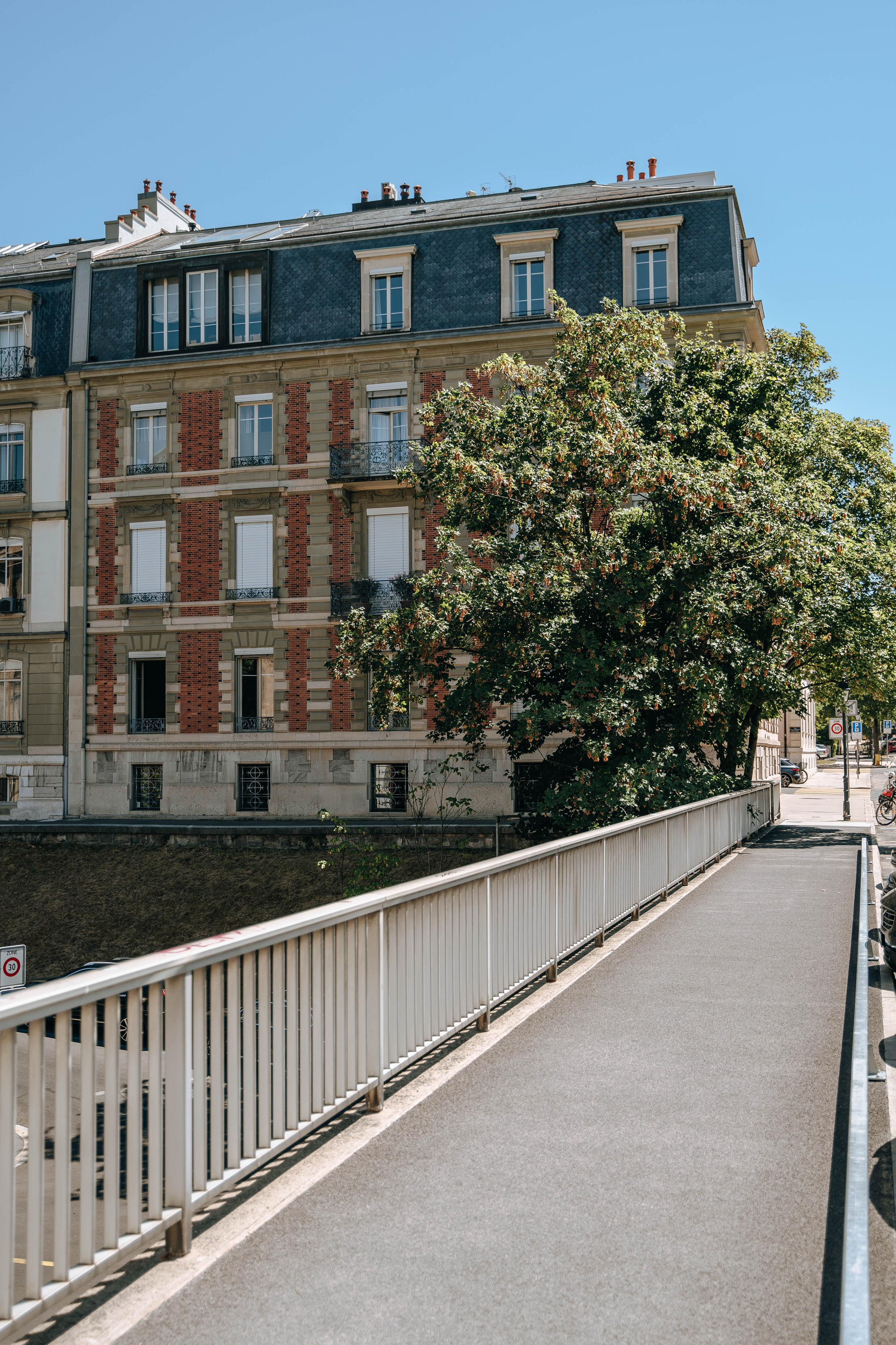 Places for a photo shoot in Geneva: road and park. Professional Wedding Photographer Geneva & Romande Switzerland | Tanya Creator
