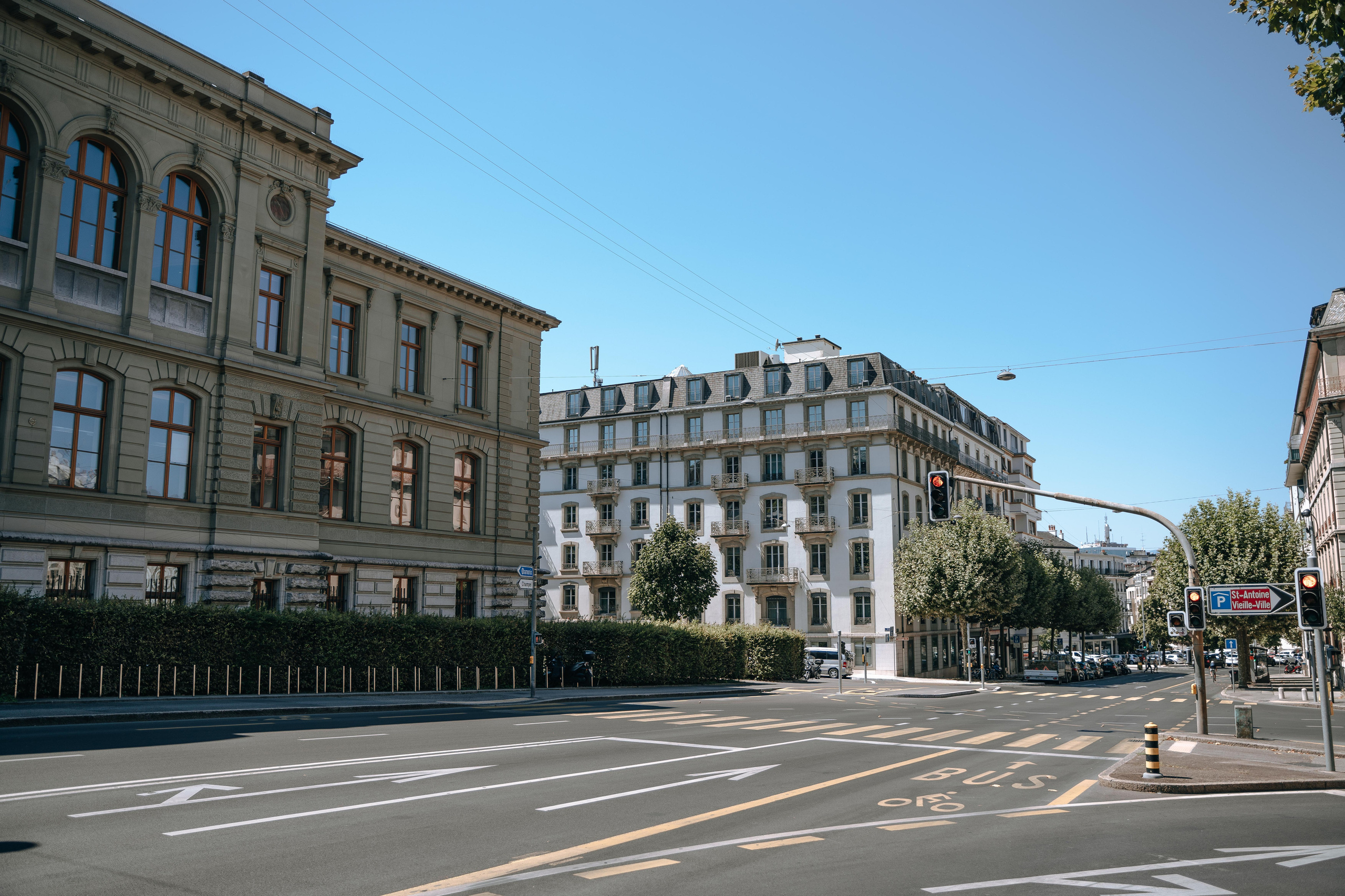 Places for a photo shoot in Geneva: the tower and streets. Professional Wedding Photographer Geneva & Romande Switzerland | Tanya Creator