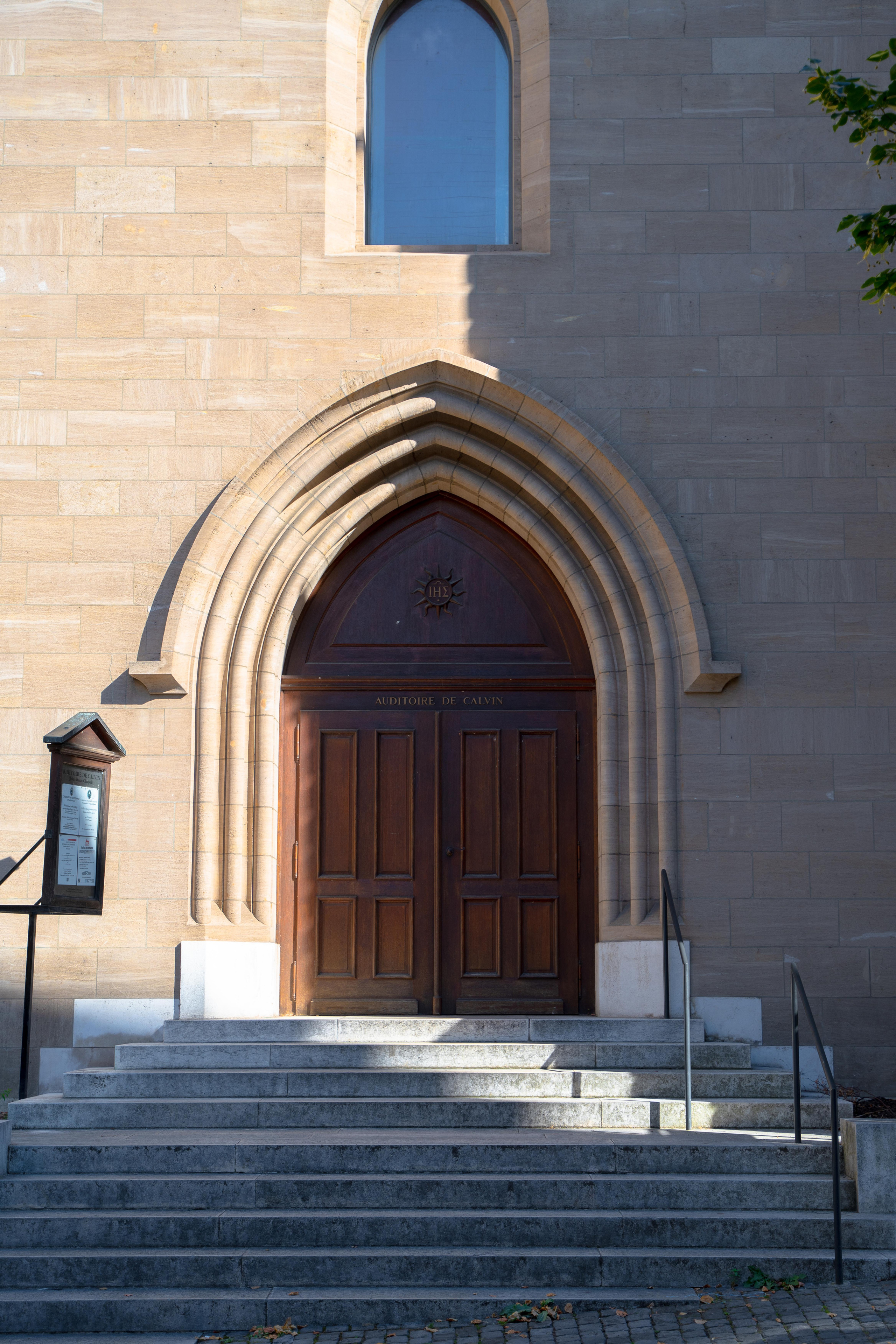 Places for a photo shoot in Geneva: around St. Pierre Cathedral. Professional Wedding Photographer Geneva & Romande Switzerland | Tanya Creator