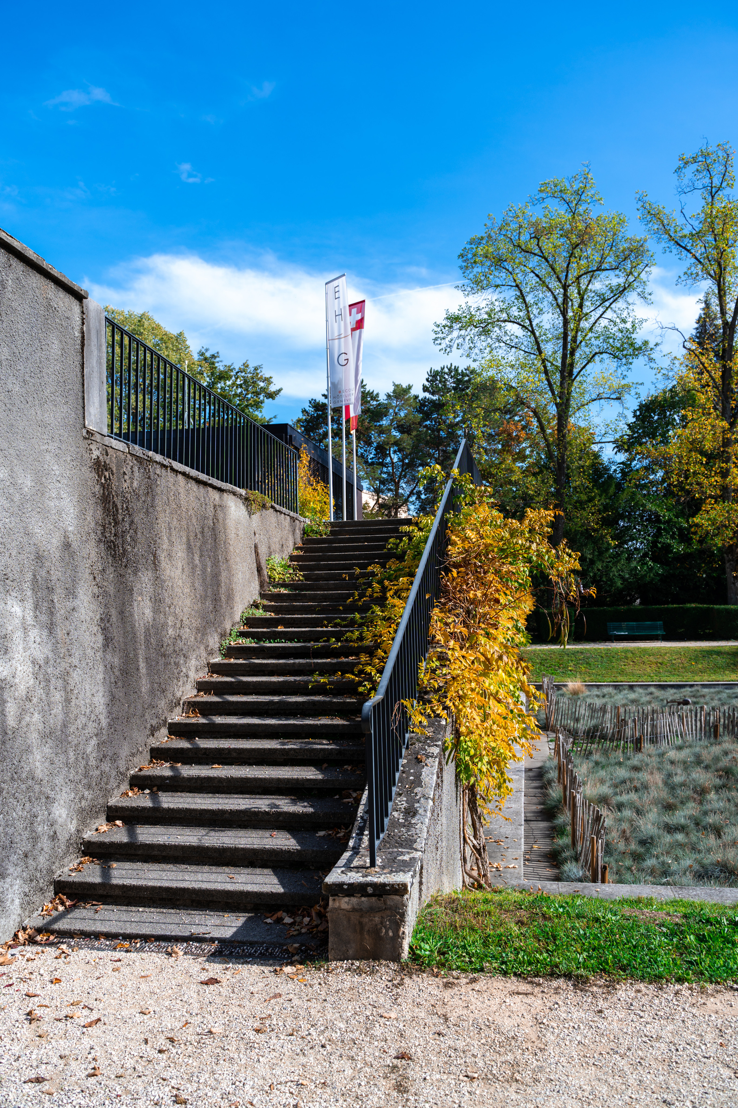 Places for a photo shoot in Geneva: Musée Ariana. Photographe de Mariage Professionnelle — Genève & Suisse Romande | Tanya Creator