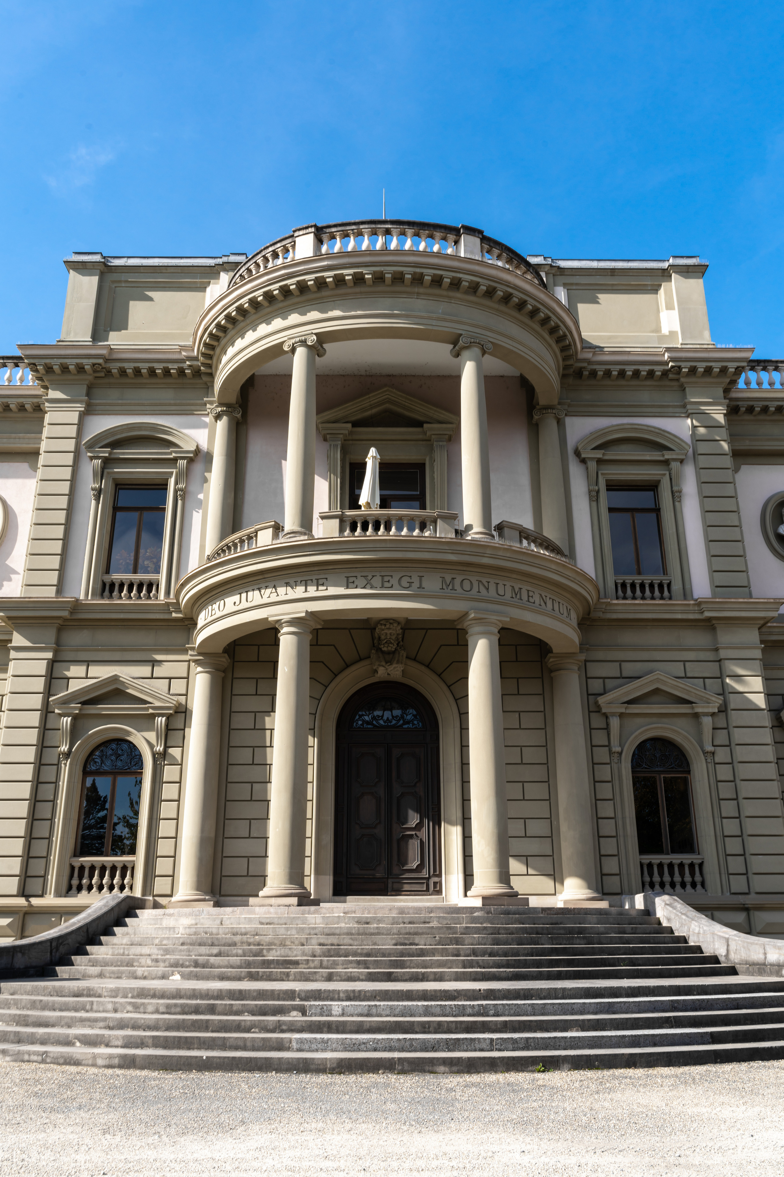 Places for a photo shoot in Geneva: Musée Ariana. Photographe de Mariage Professionnelle — Genève & Suisse Romande | Tanya Creator