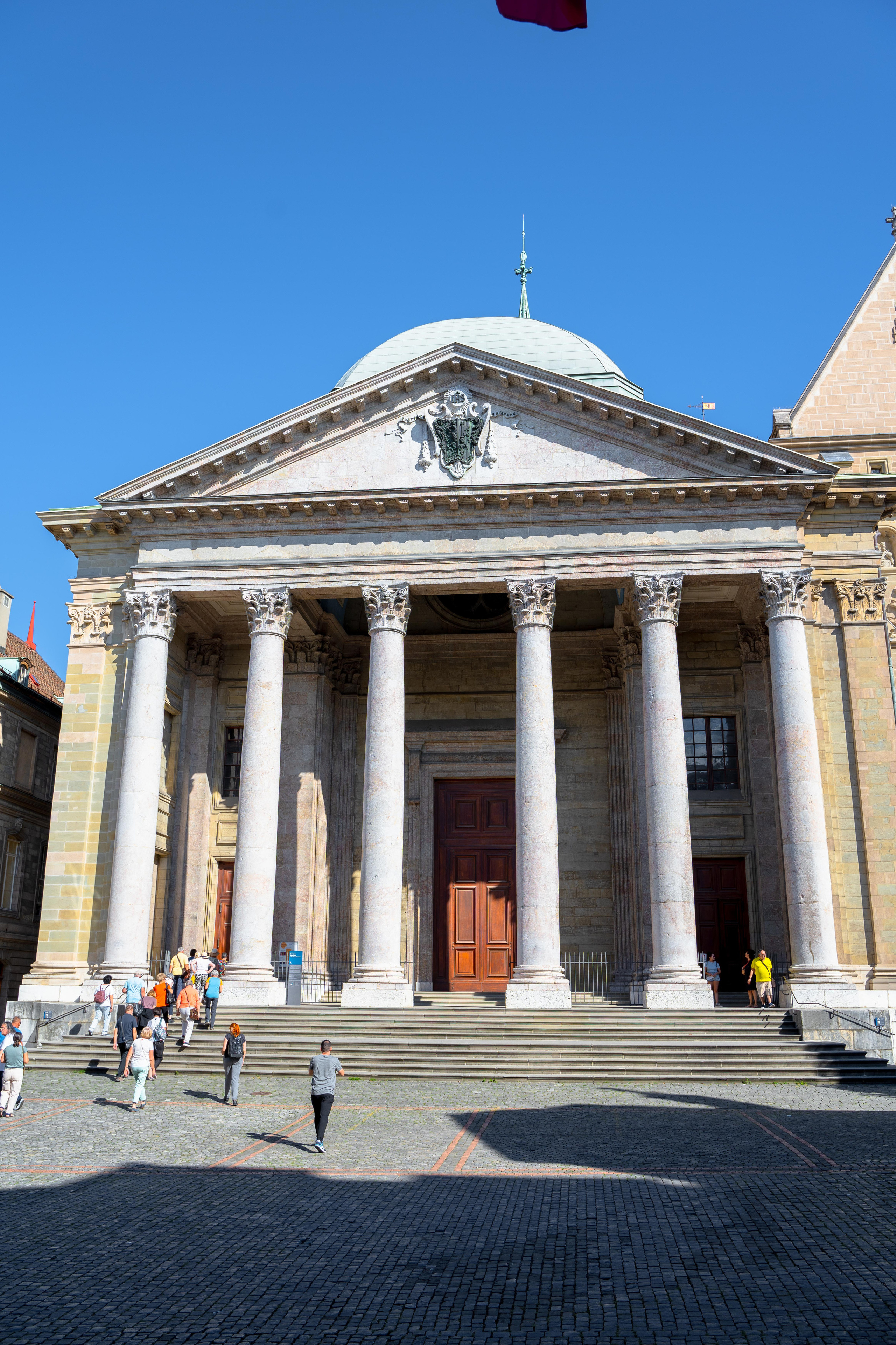 Places for a photo shoot in Geneva: around St. Pierre Cathedral. Professional Wedding Photographer Geneva & Romande Switzerland | Tanya Creator