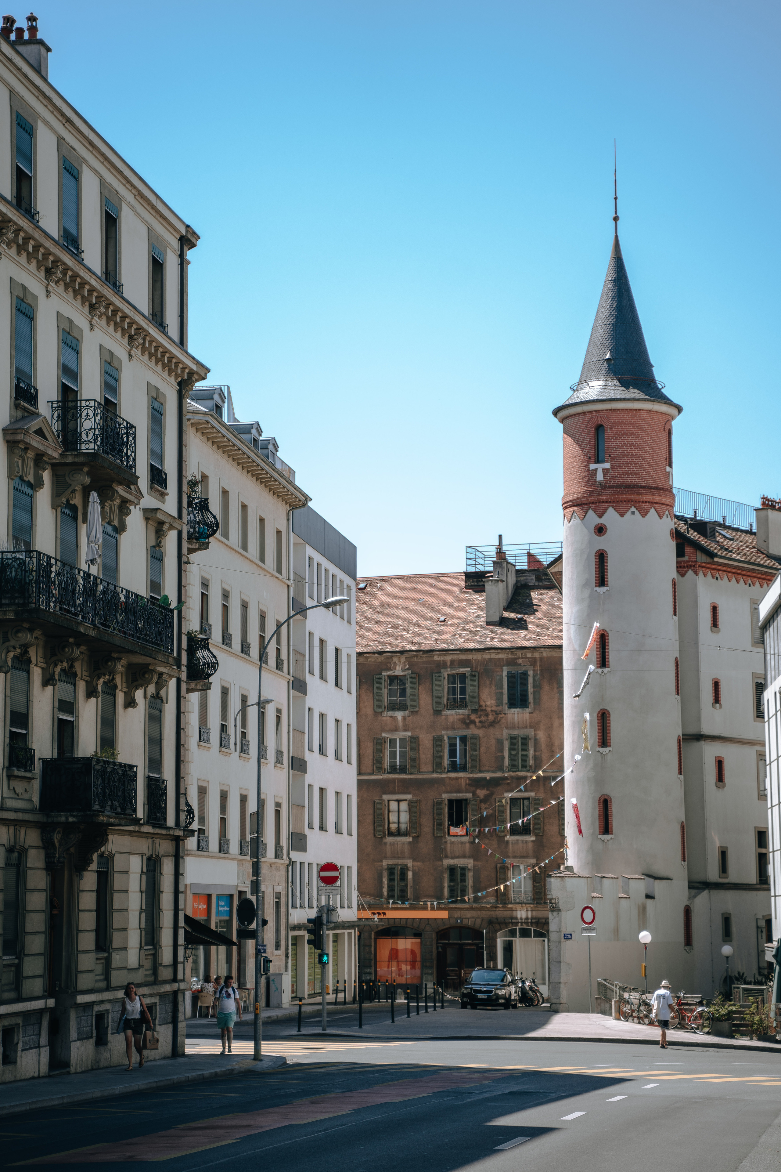Places for a photo shoot in Geneva: the tower and streets. Professional Wedding Photographer Geneva & Romande Switzerland | Tanya Creator