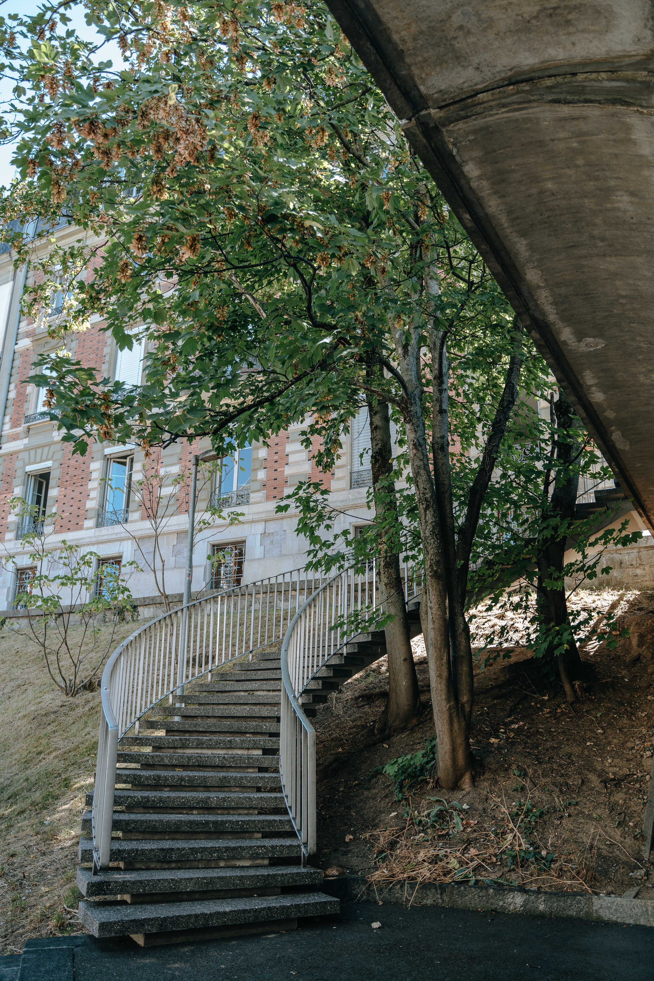 Places for a photo shoot in Geneva: road and park. Professional Wedding Photographer Geneva & Romande Switzerland | Tanya Creator