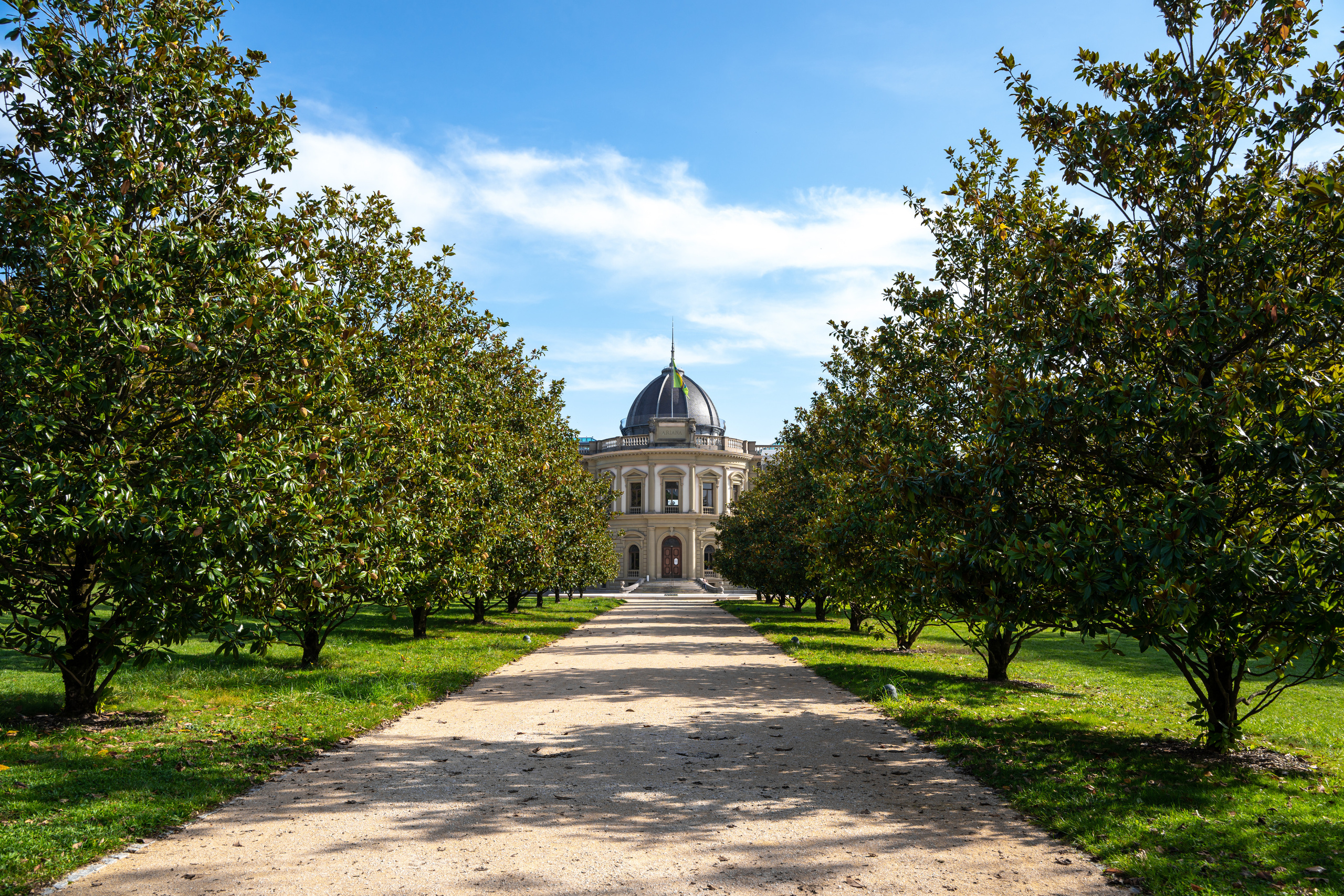 Places for a photo shoot in Geneva: Musée Ariana. Photographe de Mariage Professionnelle — Genève & Suisse Romande | Tanya Creator