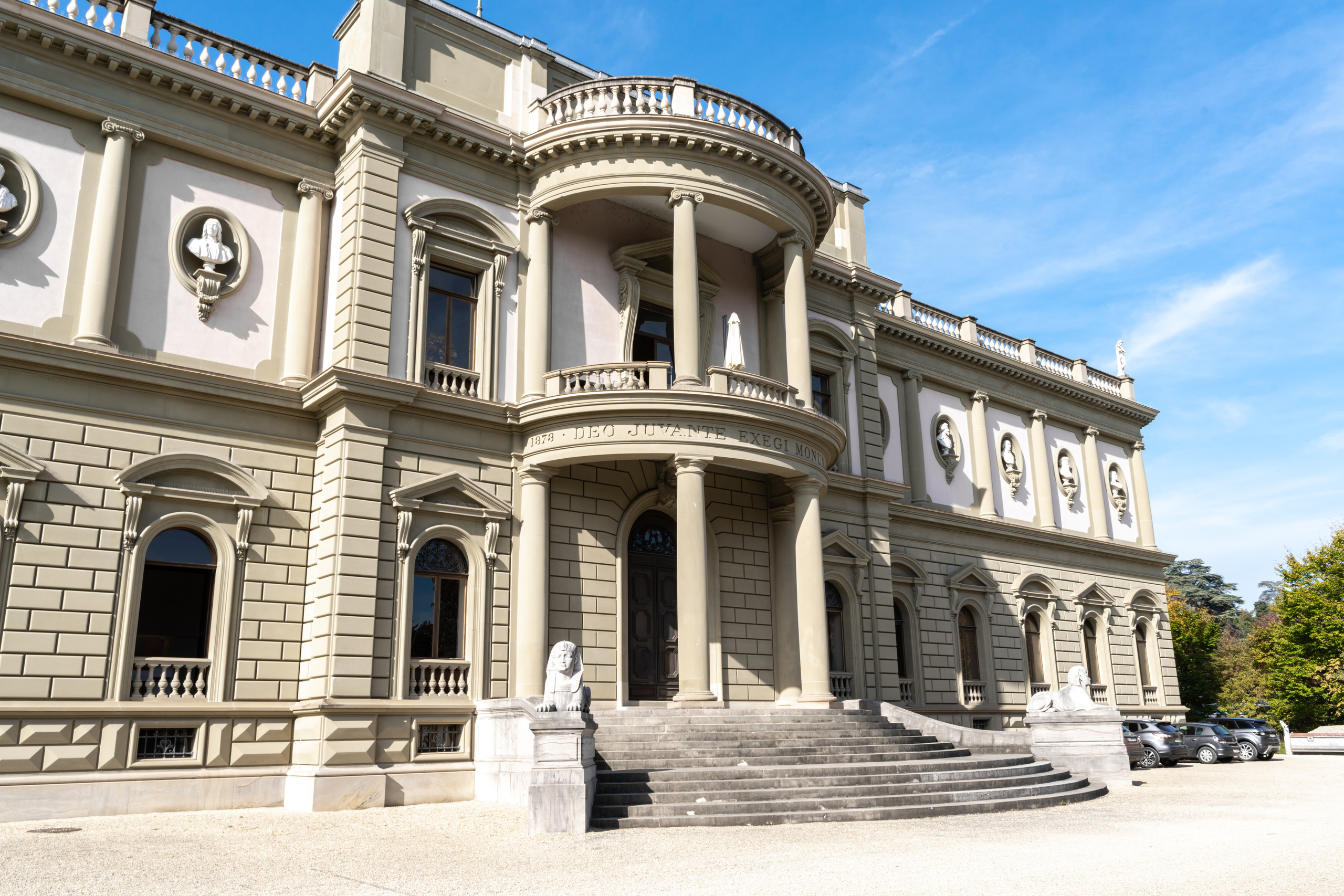 Places for a photo shoot in Geneva: Musée Ariana. Photographe de Mariage Professionnelle — Genève & Suisse Romande | Tanya Creator