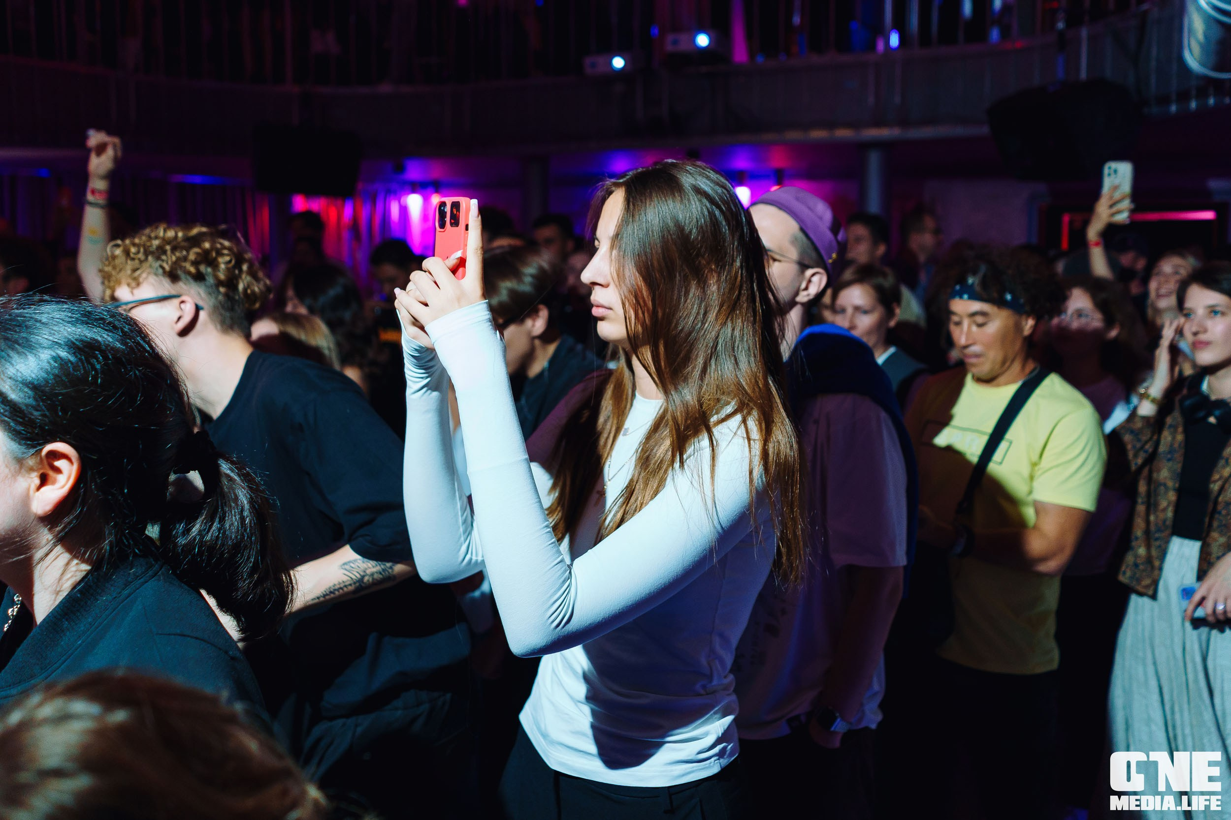 Фоторепортаж из клуба UNIVERSAL. One Media Life: фоторепортажи, фотоотчеты с мероприятий и заведений