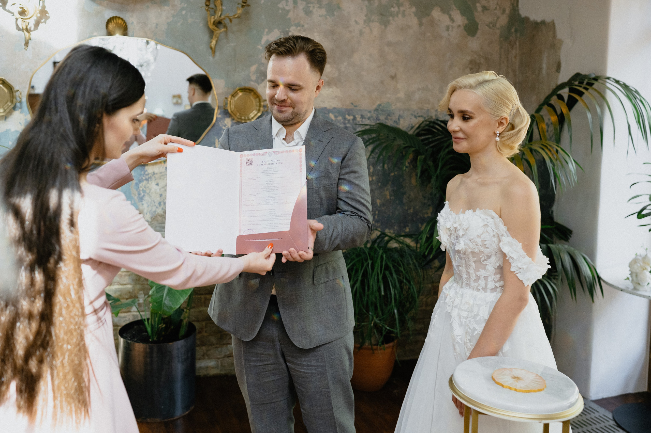 Регистрация брака и свадебная фотосессия в пространстве Яуза Плейс. Свадебный фотограф Москва — Сергей и Татьяна