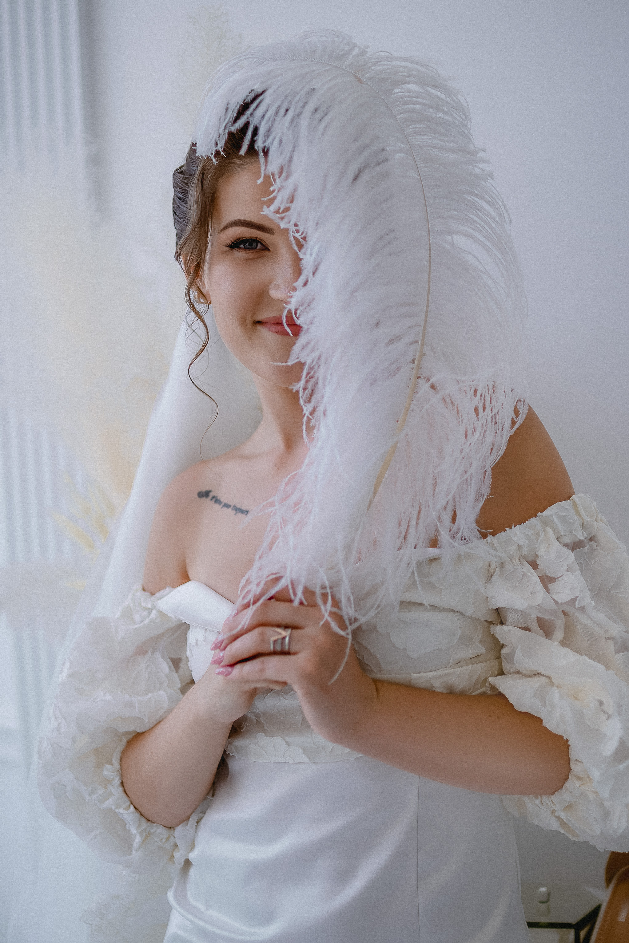 Будуарная фотосессия для невесты перед свадебной церемонией.