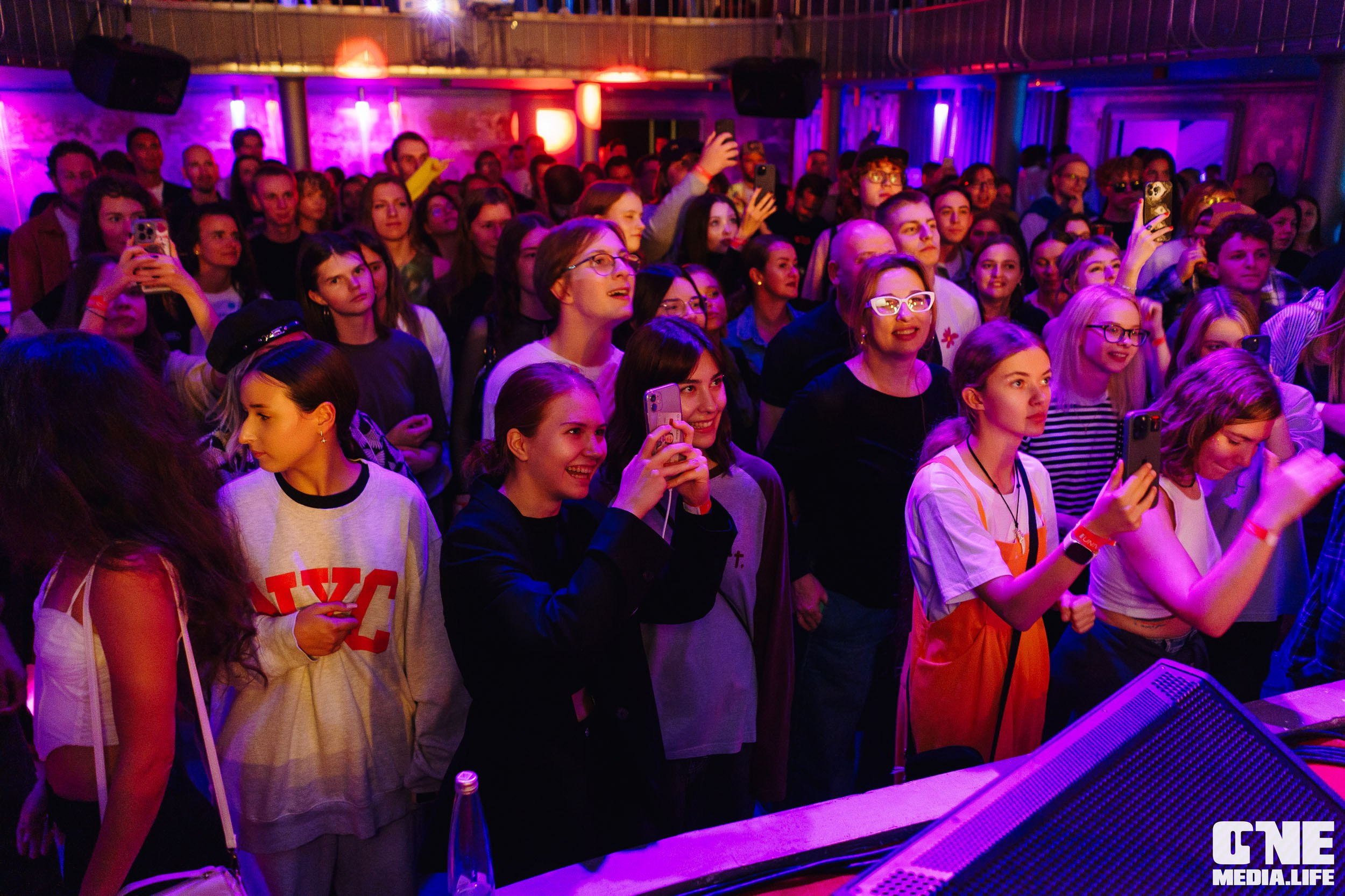 Фоторепортаж из клуба UNIVERSAL. One Media Life: фоторепортажи, фотоотчеты с мероприятий и заведений