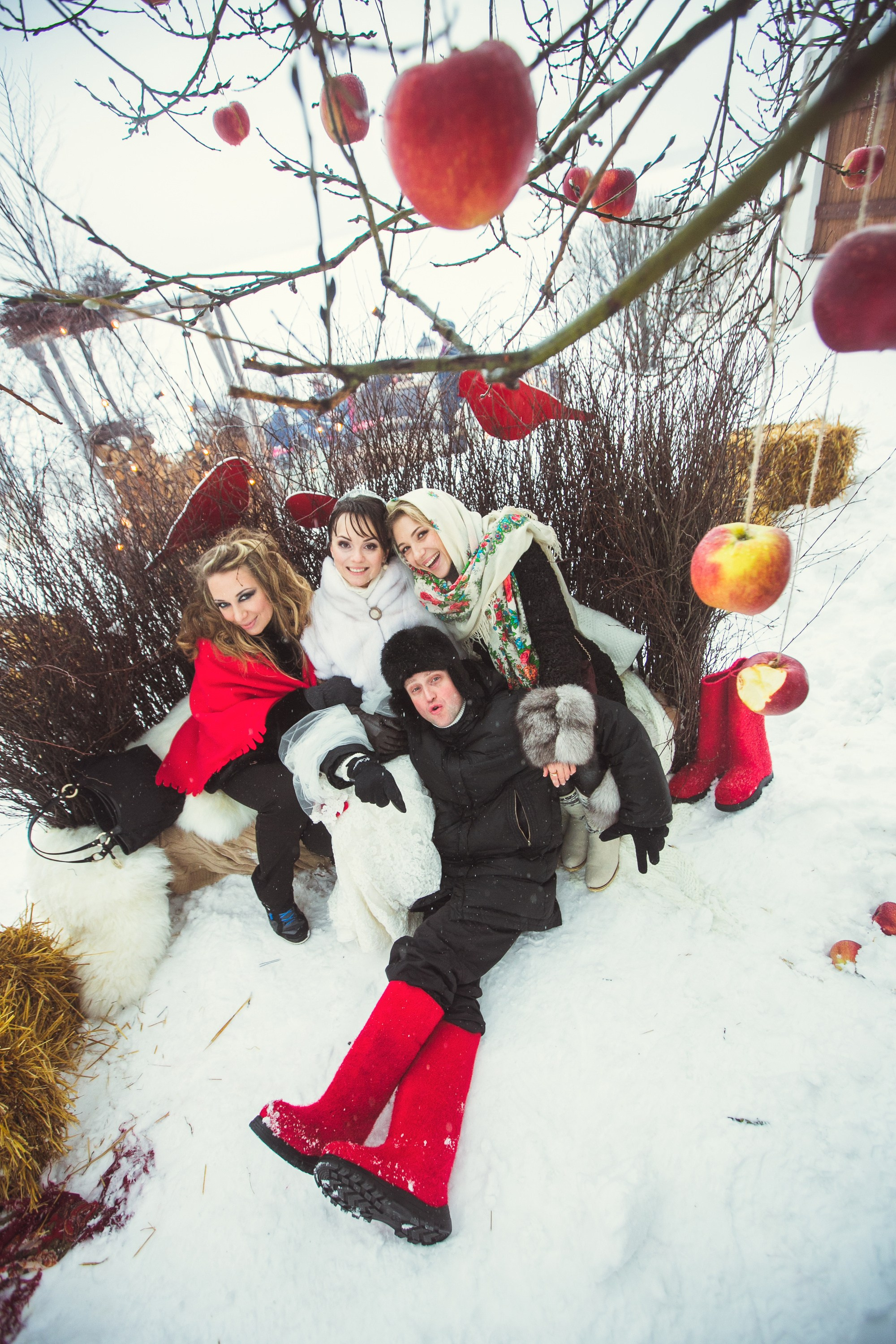 Зимняя свадьба в русских традициях. Семейный, портретный и свадебный фотограф в Санкт-Петербурге и Москве