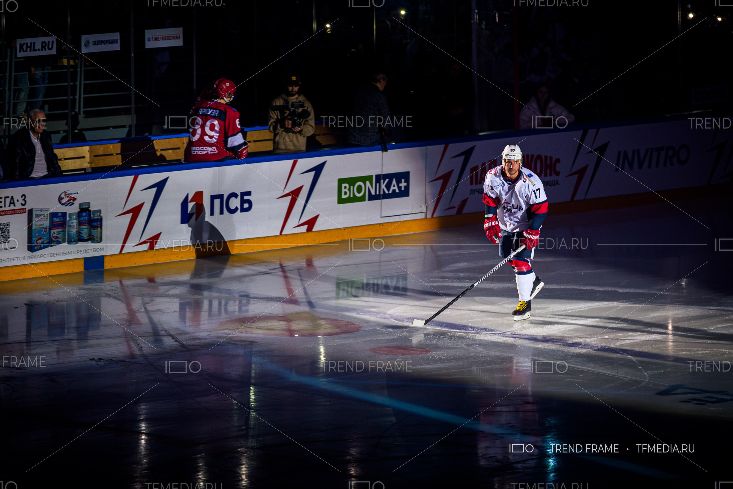 Илья Ковальчук выходит на лёд в финале Кубка Овечкина 2025 — фото от TrendFrame