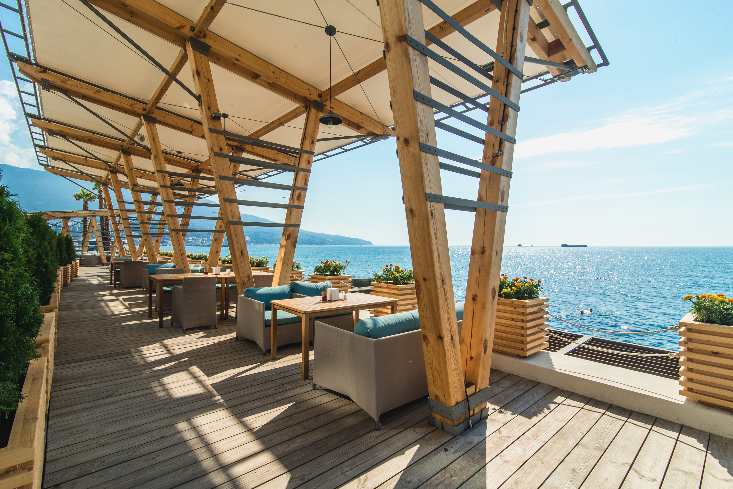 Фотосессия летней террасы бара-ресторана Octopus-Bar. Фотограф интерьеров Фотосъемка рекламы в Ялте и по Крыму