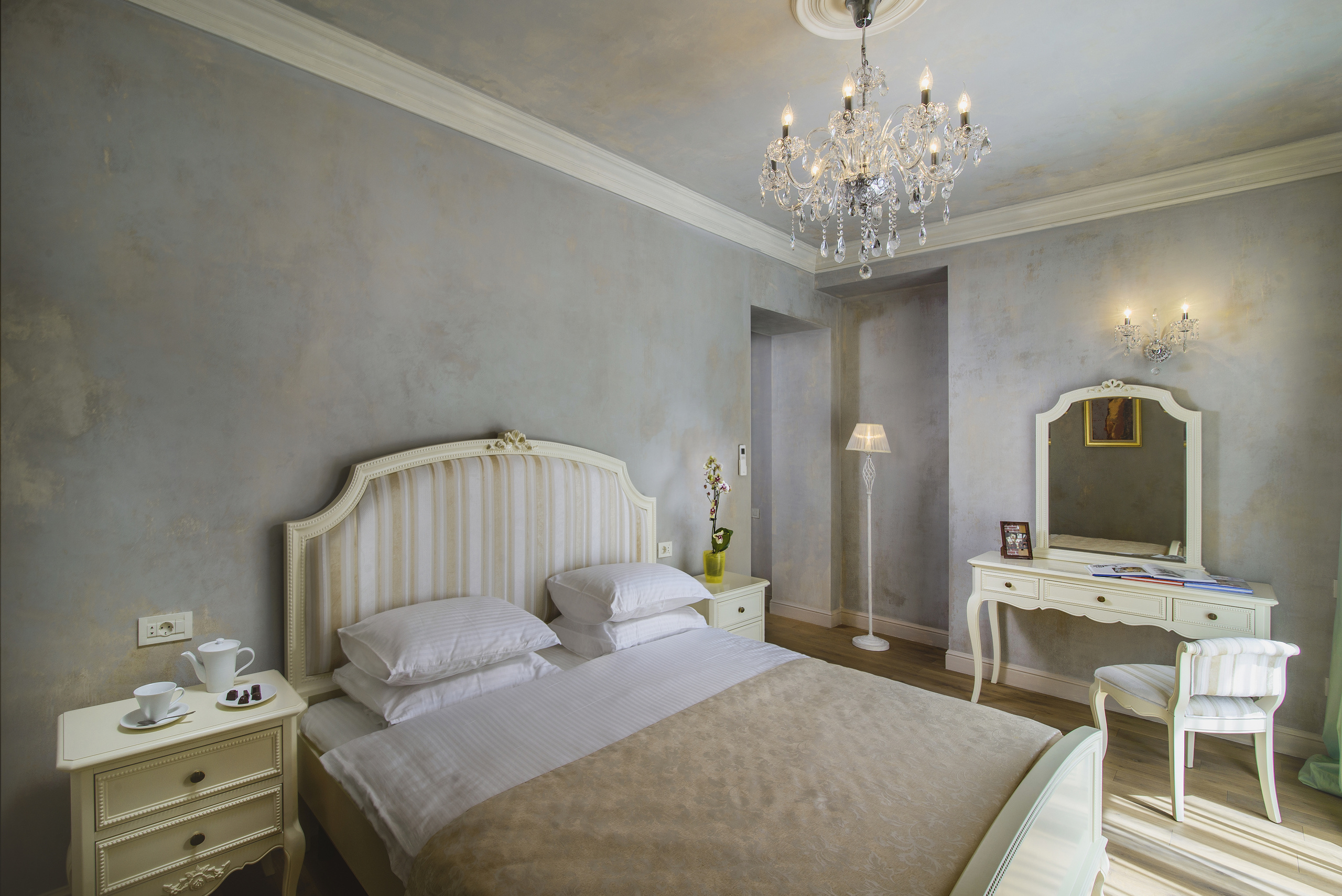 Фотосессия элитных апартаментов в жилом комплексе Omega в Ялте. Фотограф интерьеров Фотосъемка рекламы в Ялте и по Крыму