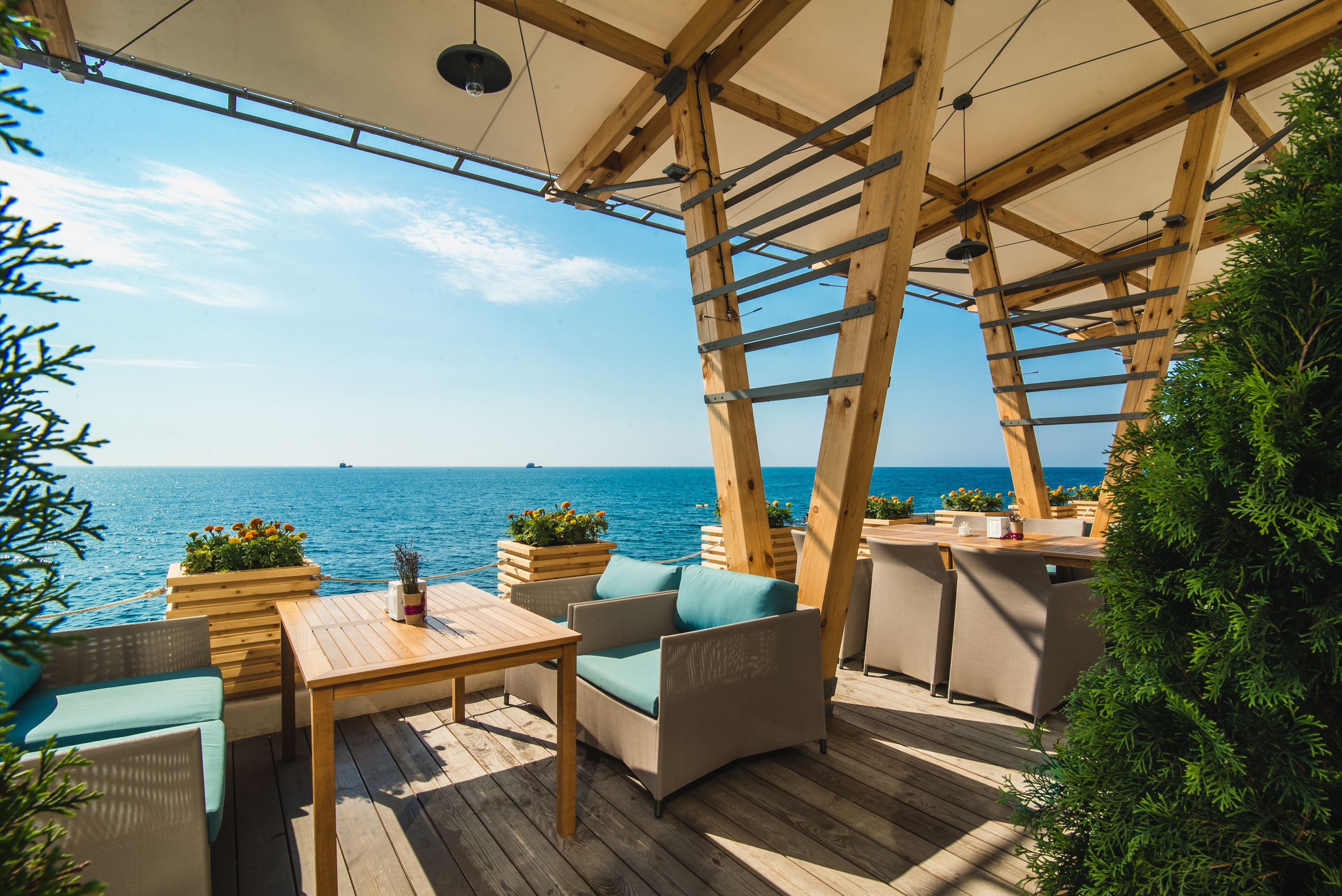 Фотосессия летней террасы бара-ресторана Octopus-Bar. Фотограф интерьеров Фотосъемка рекламы в Ялте и по Крыму