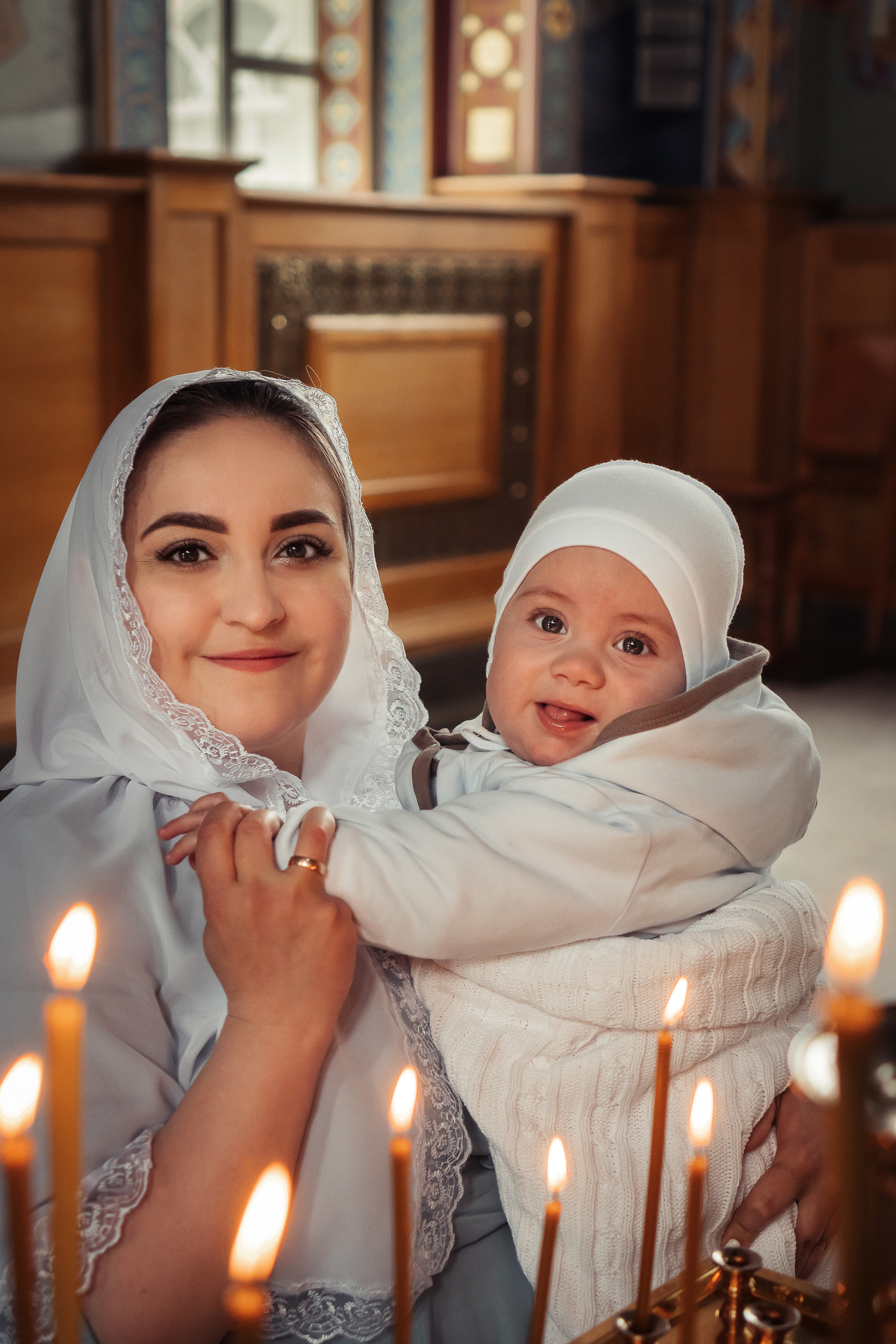 Фотография в храме со свечами