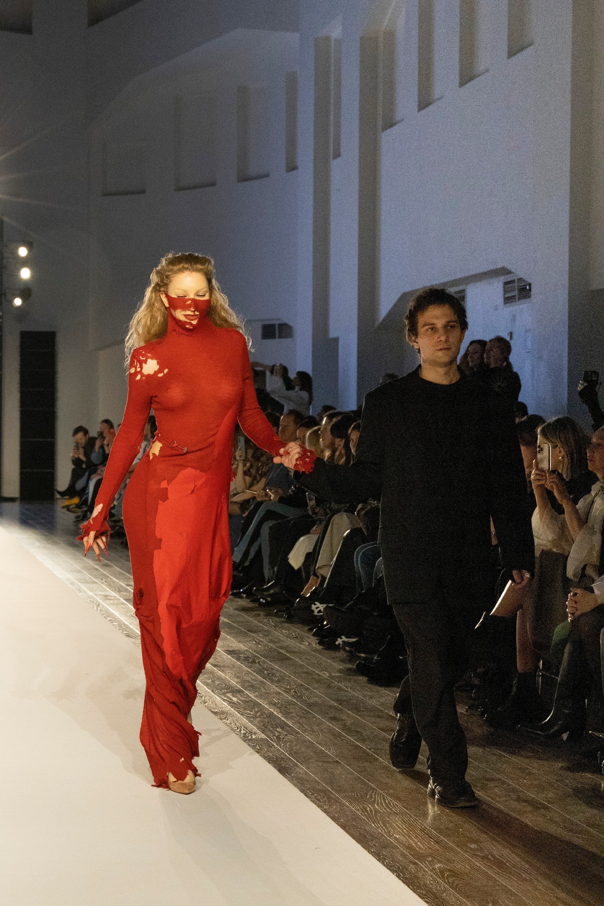 ДЛТ Собака.ru показ победителей конкурса «Новые имена в моде 2025». FOTOFAQ SKOOL г. Санкт-Петербург: очные, дистанционные и онлайн курсы фотографии