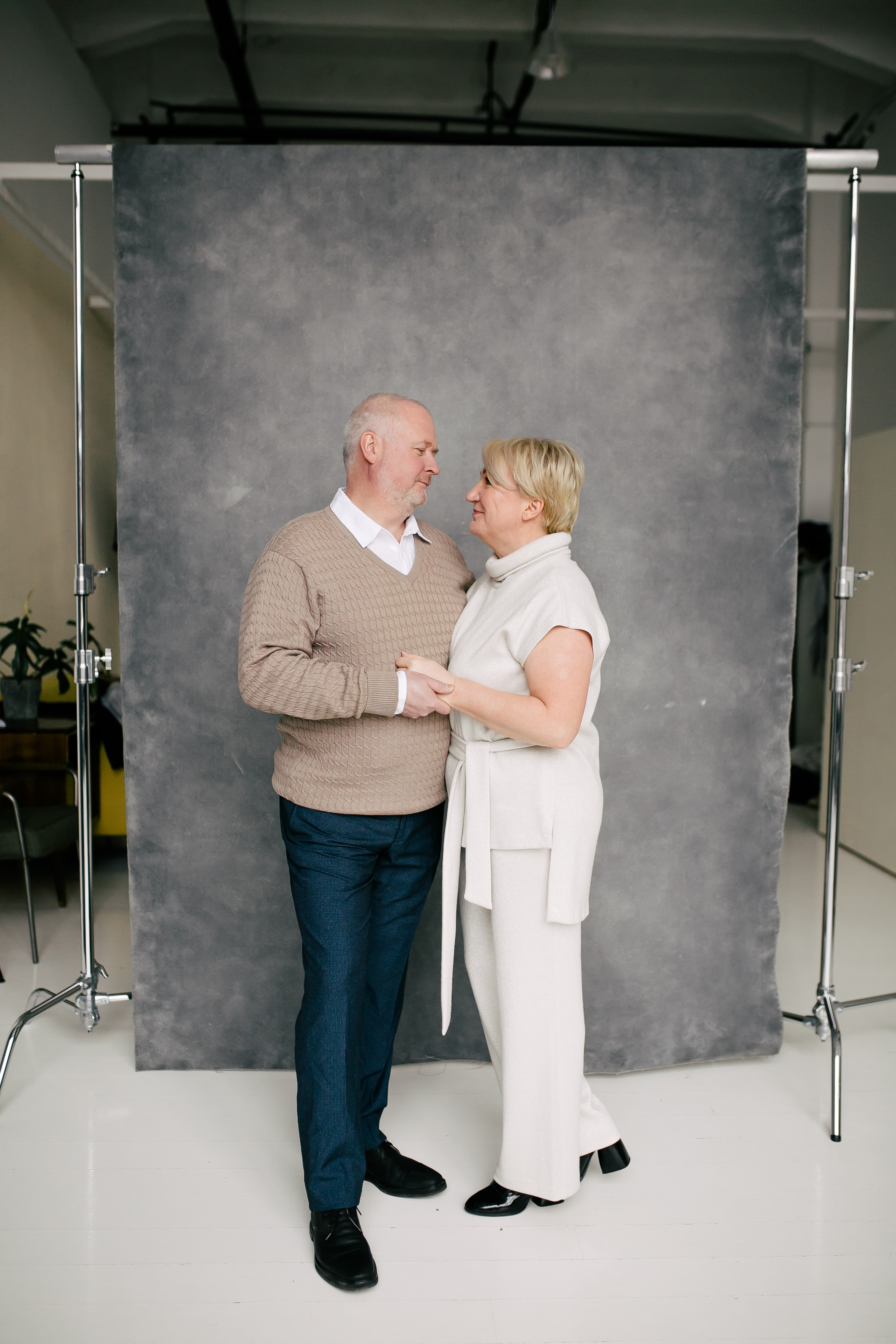 Лиза и родители, студия, Новый год. Семейный фотограф Евгения Сурина