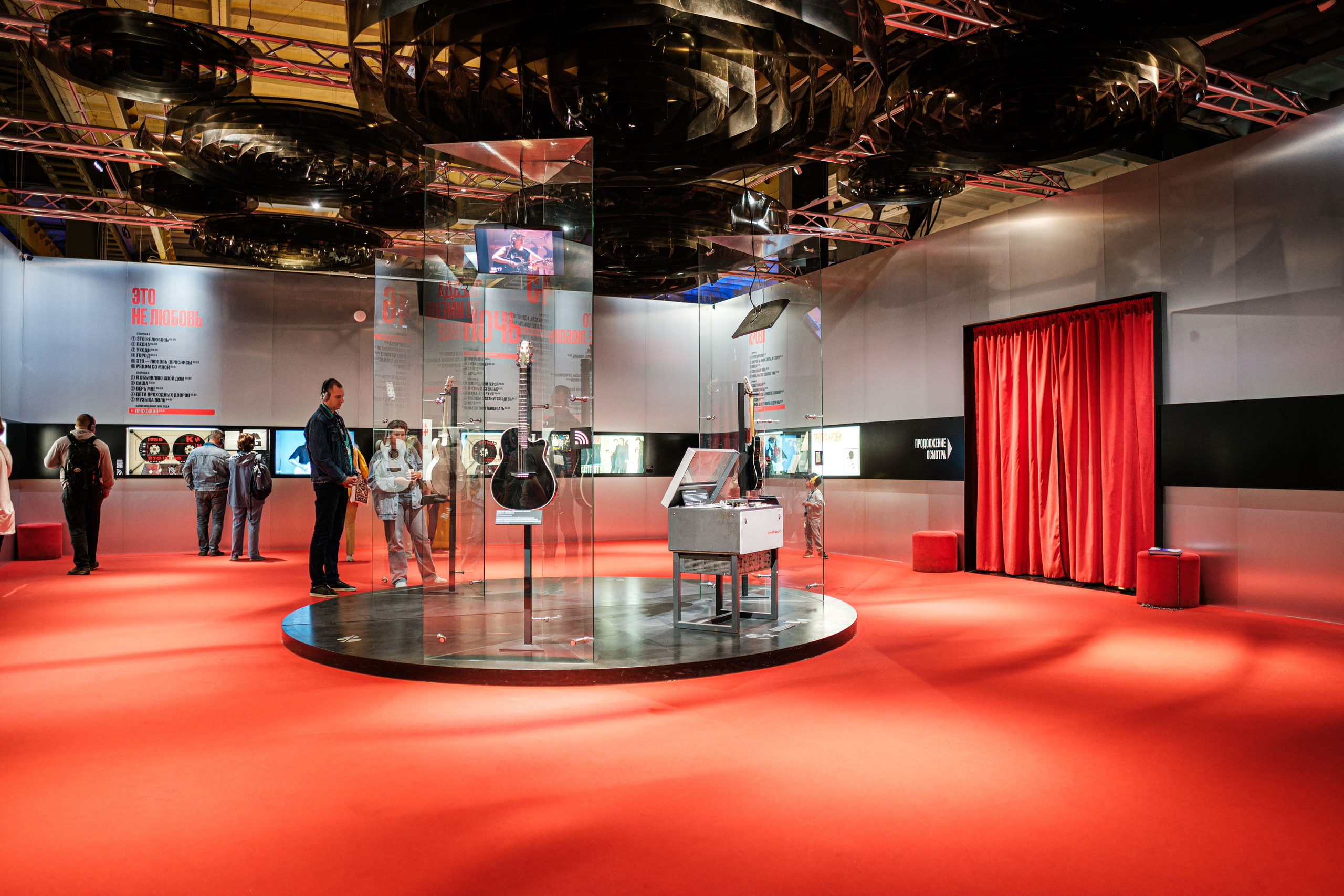 «Виктор Цой. Легенда» Выставка-байопик. Фотограф Балаев Михаил